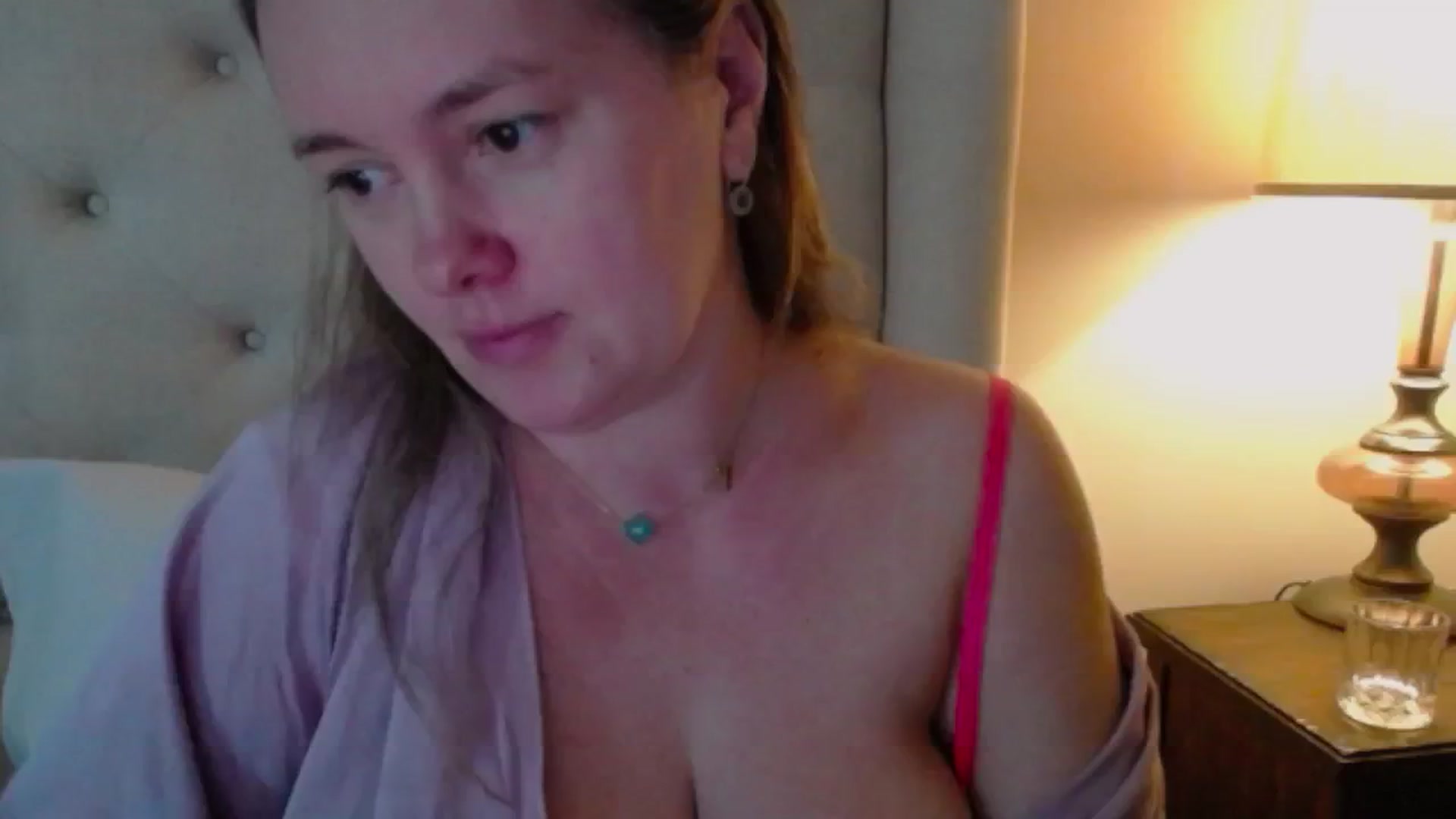 Gallery image thumbnail from J0llye's myfreecams stream on, 11/11/2024, 17:45 image 18 of 20