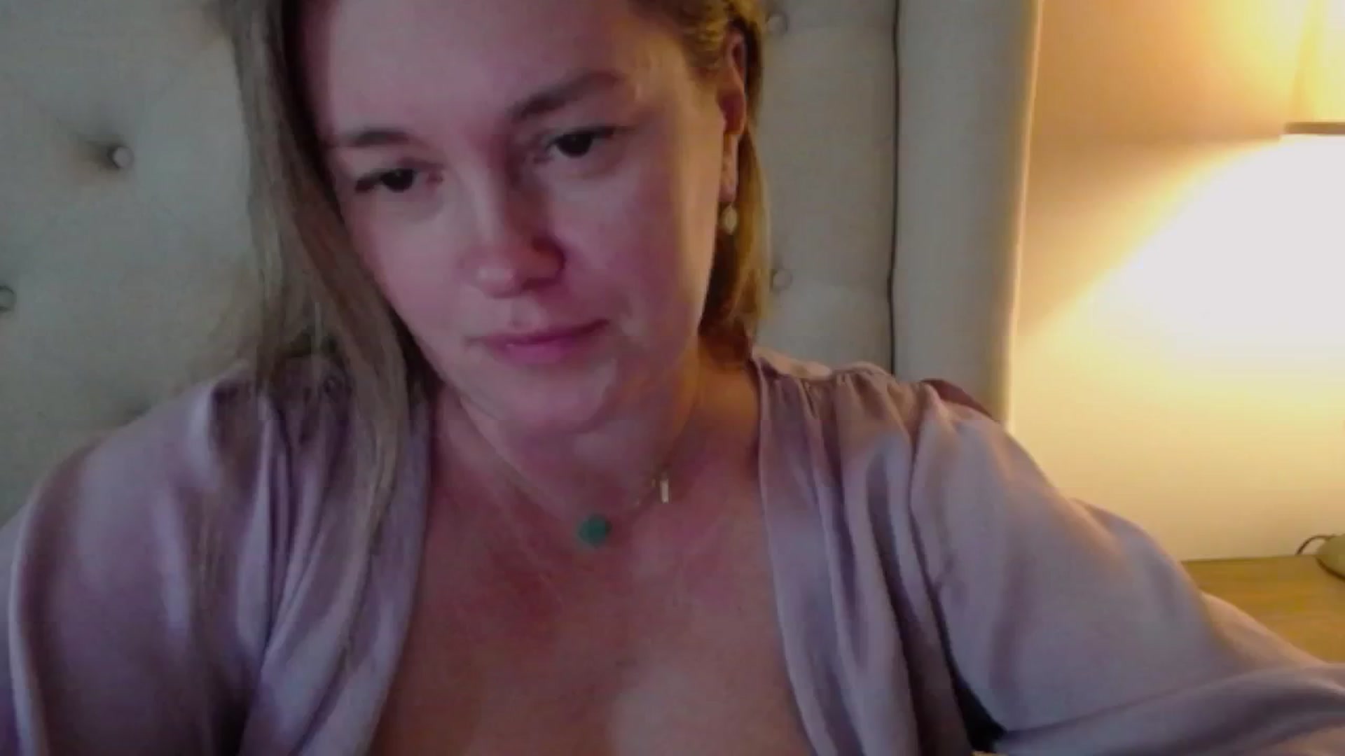 Gallery image thumbnail from J0llye's myfreecams stream on, 11/11/2024, 21:00 image 15 of 20