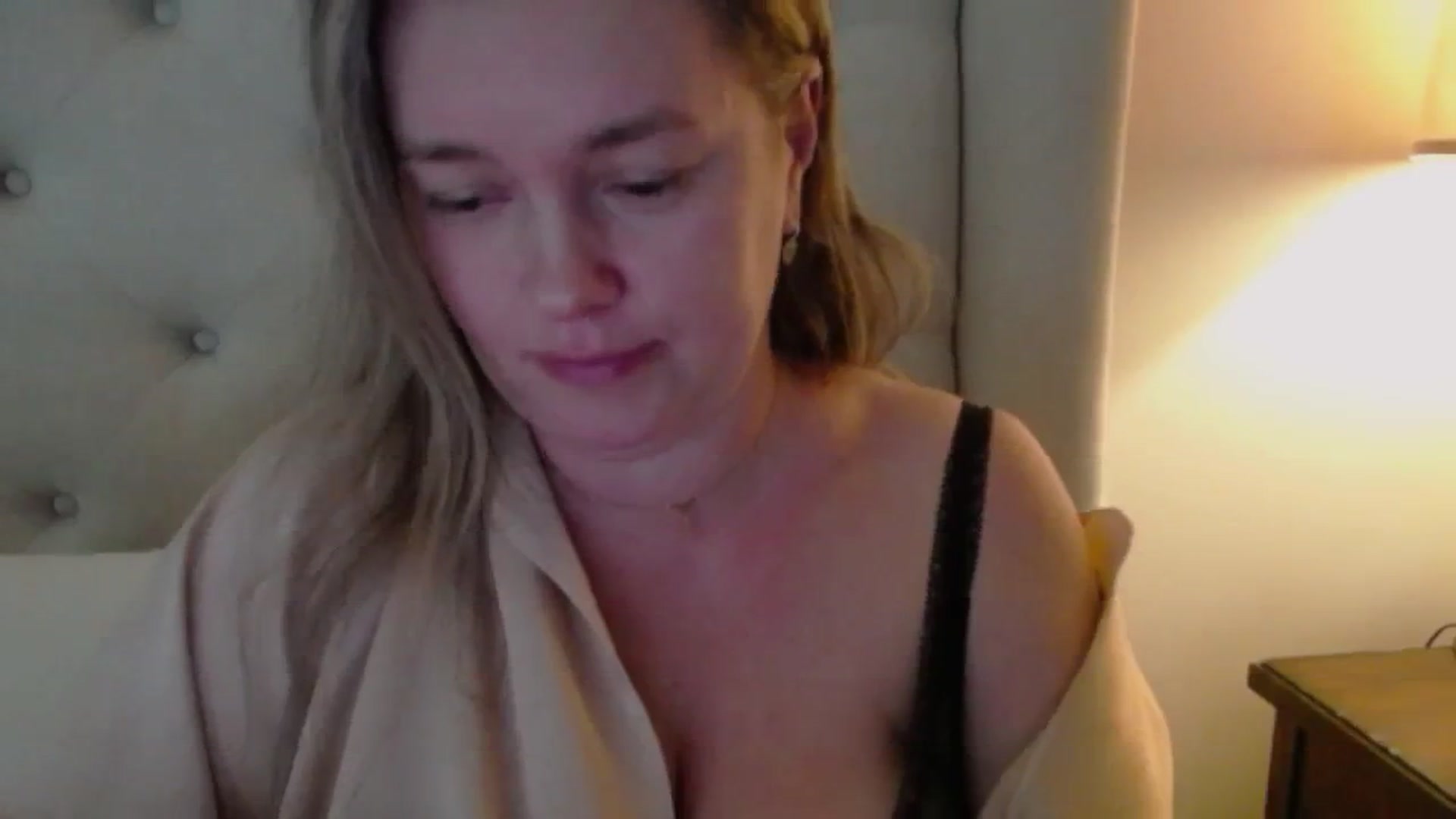 Gallery image thumbnail from J0llye's myfreecams stream on, 11/12/2024, 17:27 image 10 of 20