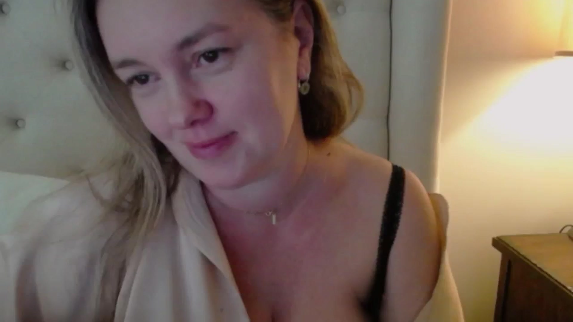 Gallery image thumbnail from J0llye's myfreecams stream on, 11/12/2024, 17:27 image 3 of 20