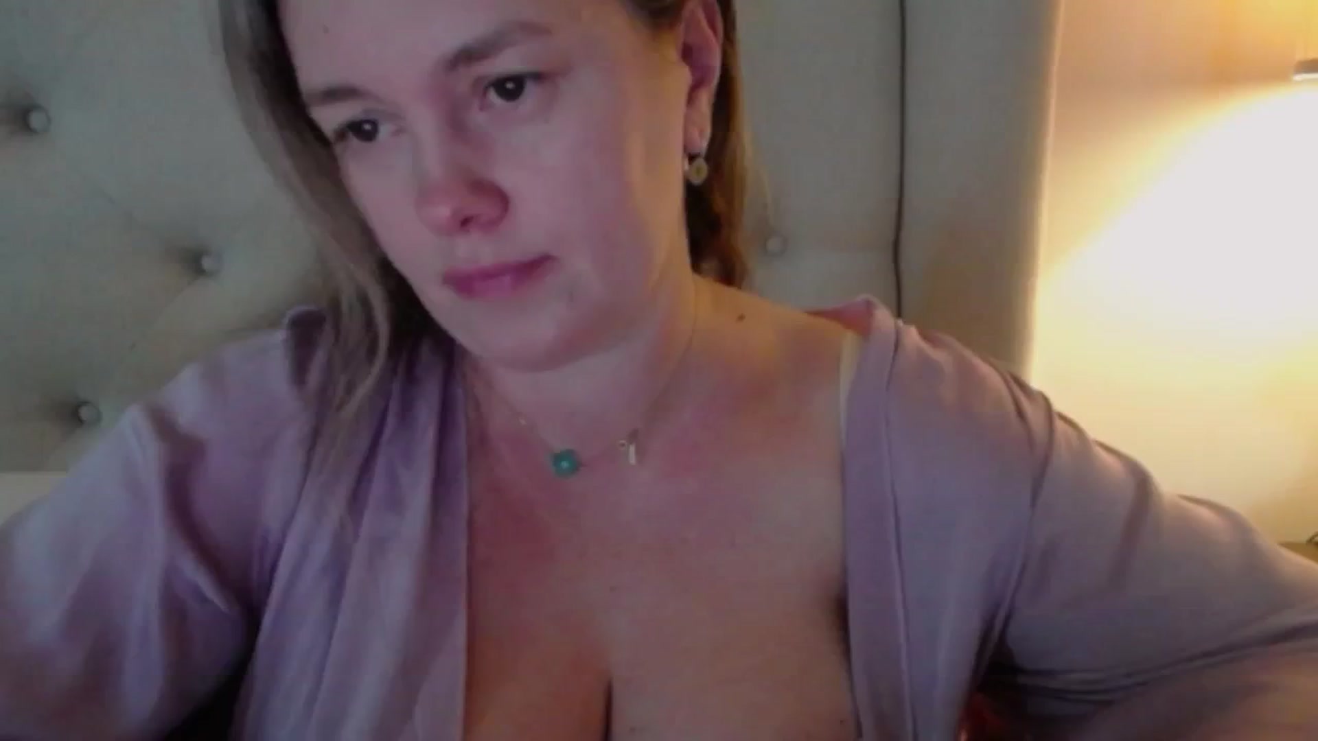 Gallery image thumbnail from J0llye's myfreecams stream on, 11/13/2024, 21:03 image 20 of 20