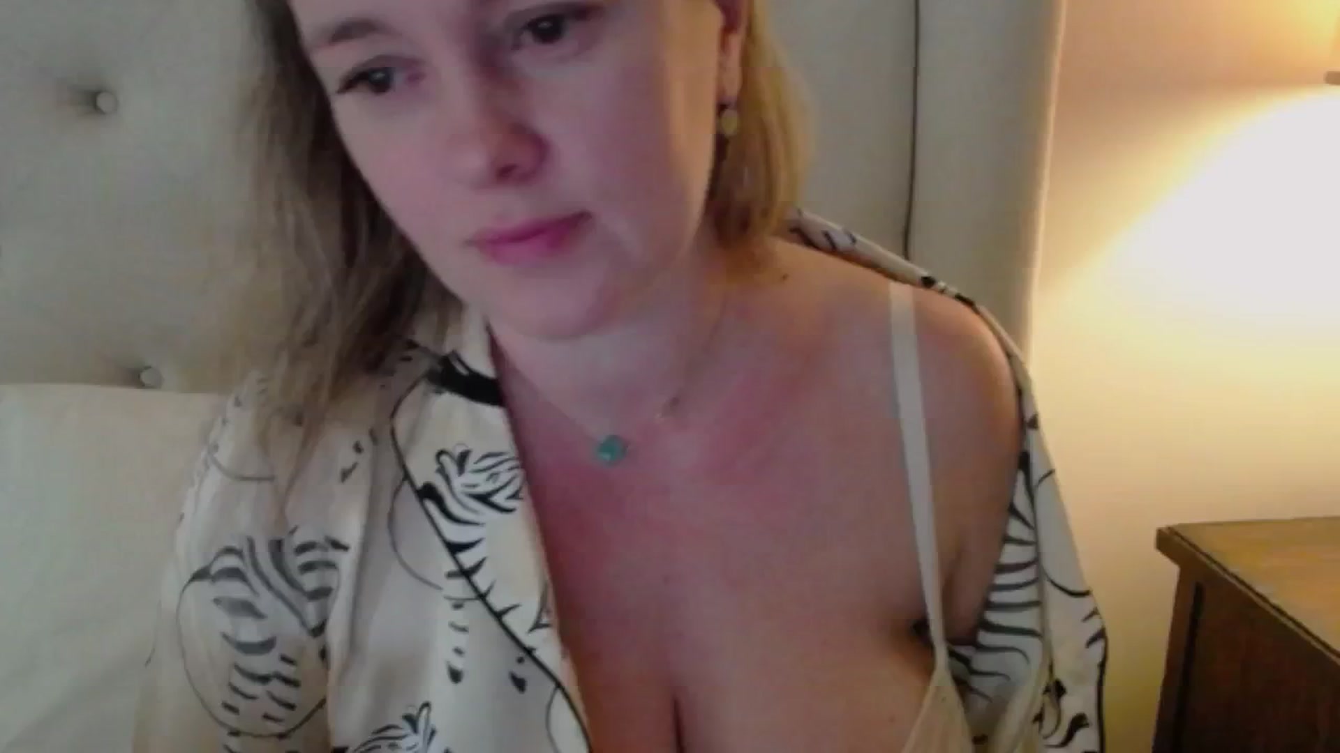 Gallery image thumbnail from J0llye's myfreecams stream on, 11/15/2024, 16:53 image 6 of 20