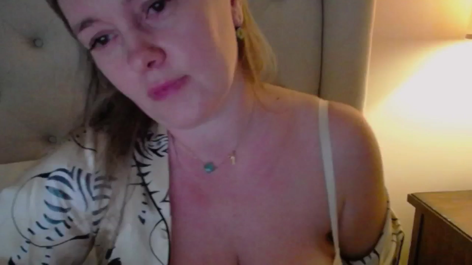 Gallery image thumbnail from J0llye's myfreecams stream on, 11/15/2024, 17:31 image 8 of 20