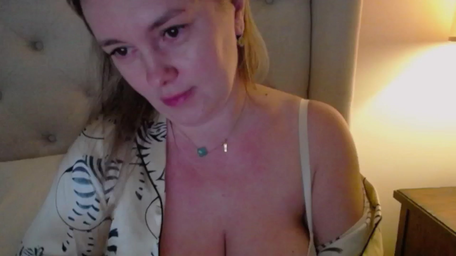 Gallery image thumbnail from J0llye's myfreecams stream on, 11/15/2024, 17:31 image 9 of 20