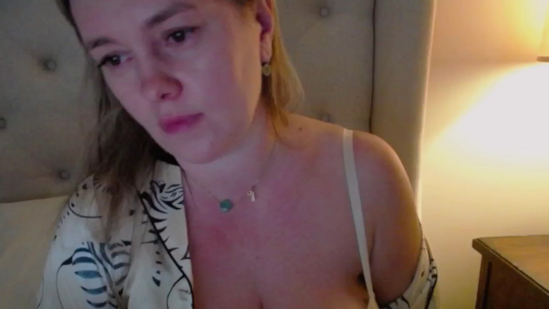 Gallery image thumbnail from J0llye's myfreecams stream on, 11/15/2024, 17:31 image 10 of 20