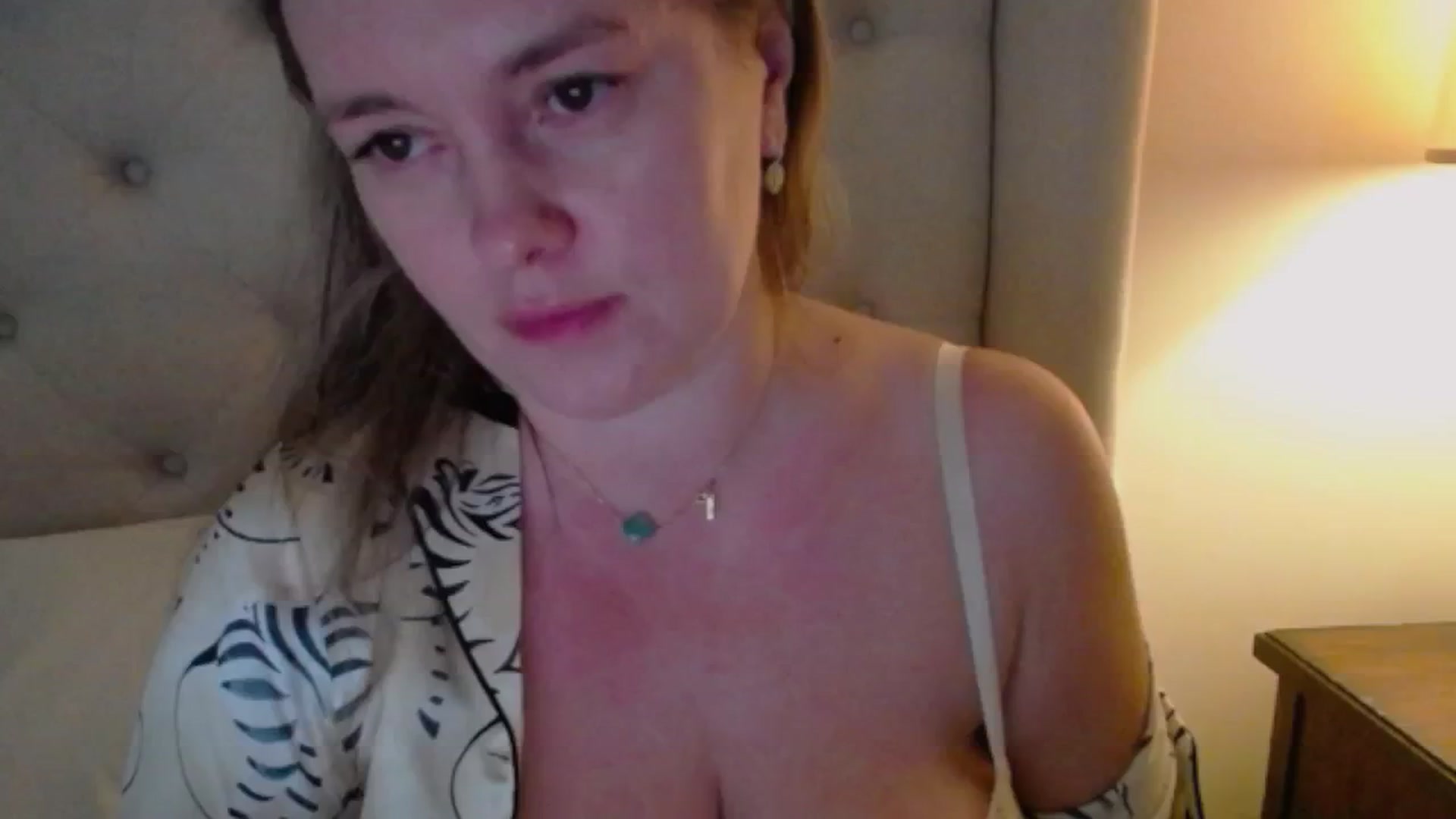 Gallery image thumbnail from J0llye's myfreecams stream on, 11/15/2024, 17:31 image 6 of 20