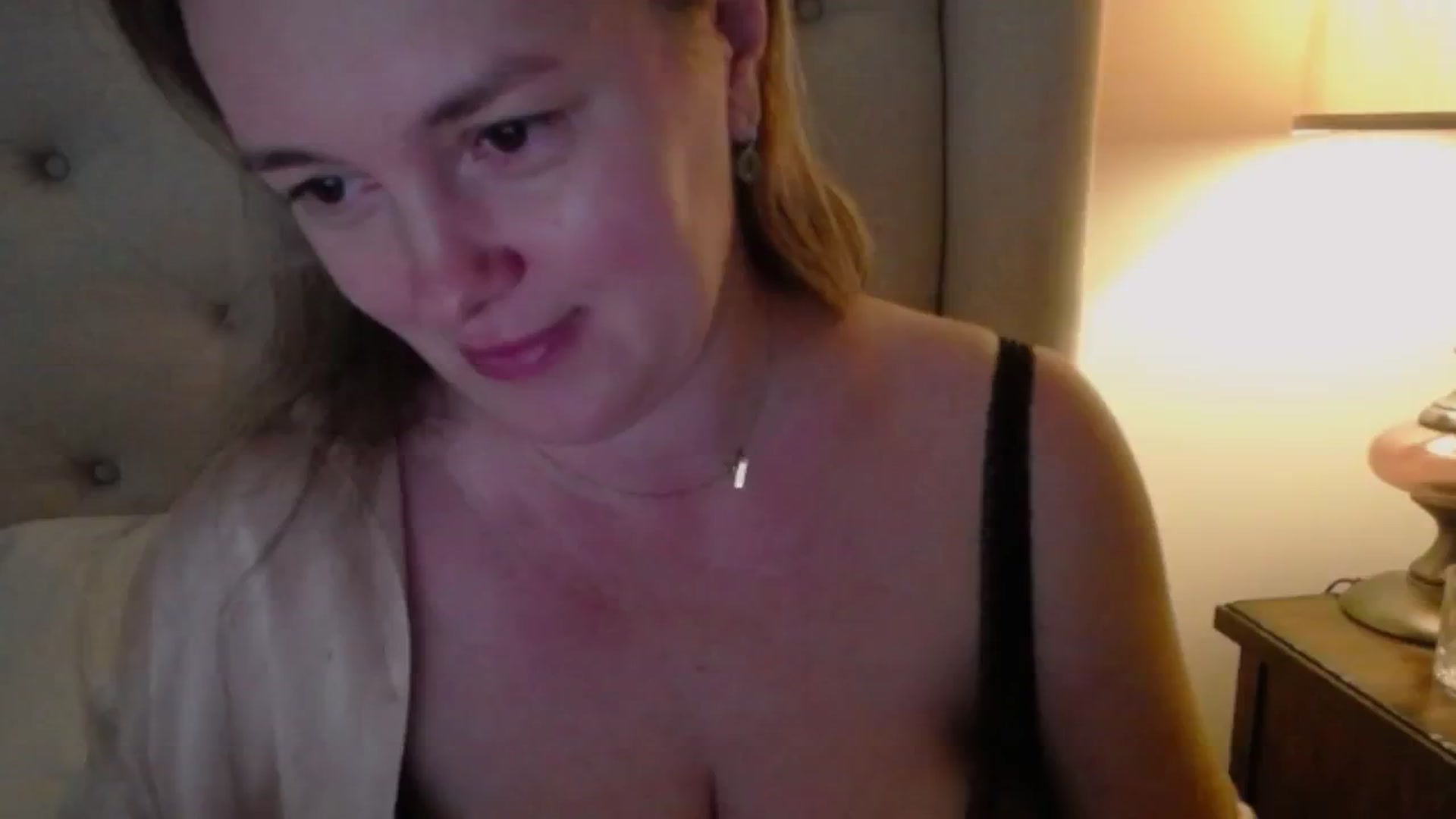 Gallery image thumbnail from J0llye's myfreecams stream on, 11/17/2024, 20:40 image 11 of 20