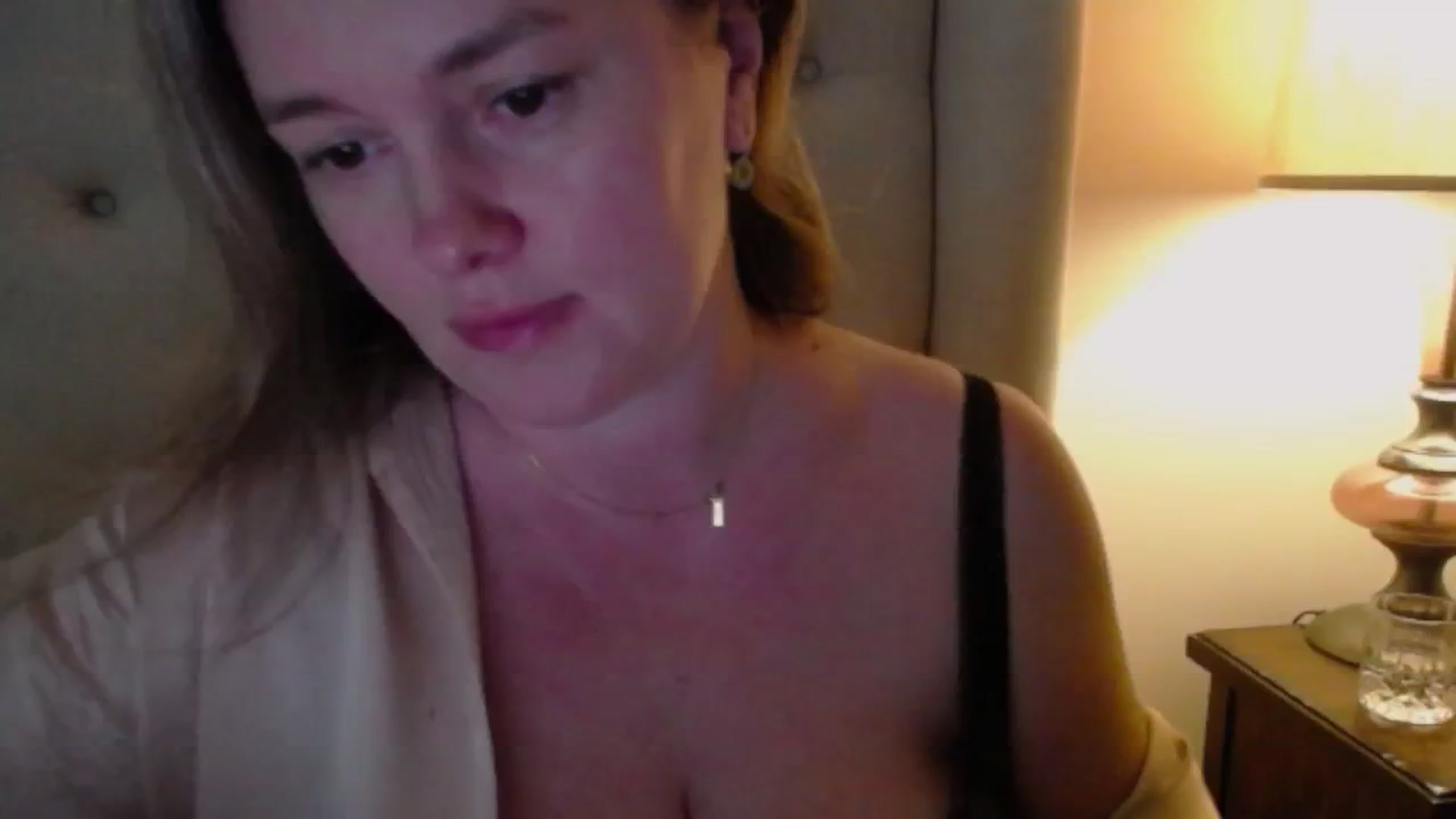 Gallery image thumbnail from J0llye's myfreecams stream on, 11/17/2024, 20:40 image 3 of 20