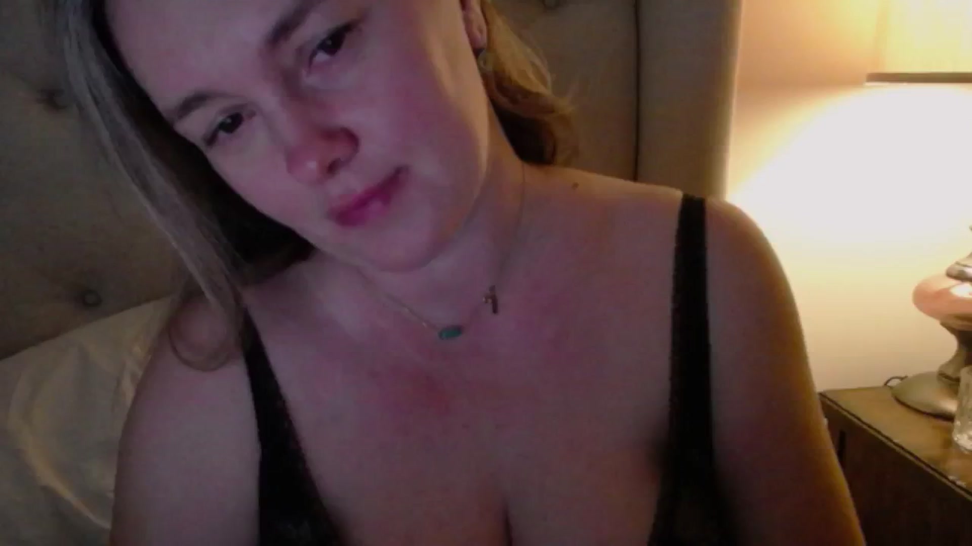 Gallery image thumbnail from J0llye's myfreecams stream on, 11/17/2024, 21:26 image 2 of 20