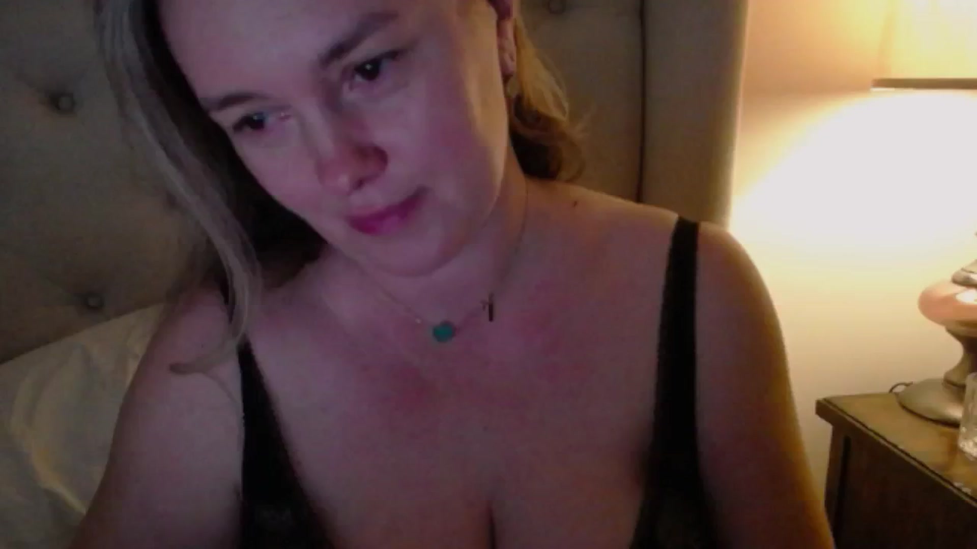 Gallery image thumbnail from J0llye's myfreecams stream on, 11/17/2024, 21:26 image 6 of 20