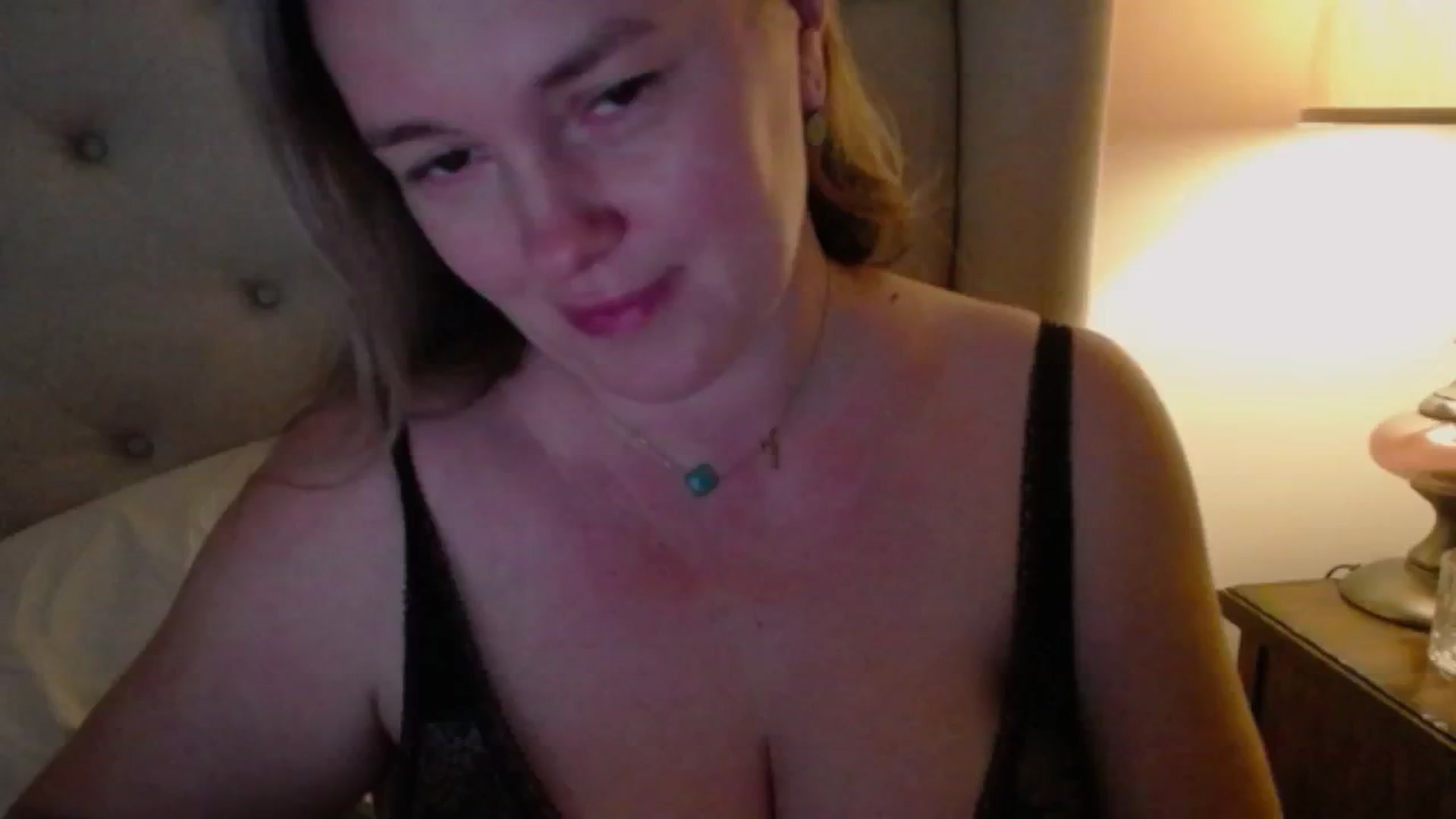 Gallery image thumbnail from J0llye's myfreecams stream on, 11/17/2024, 21:26 image 8 of 20