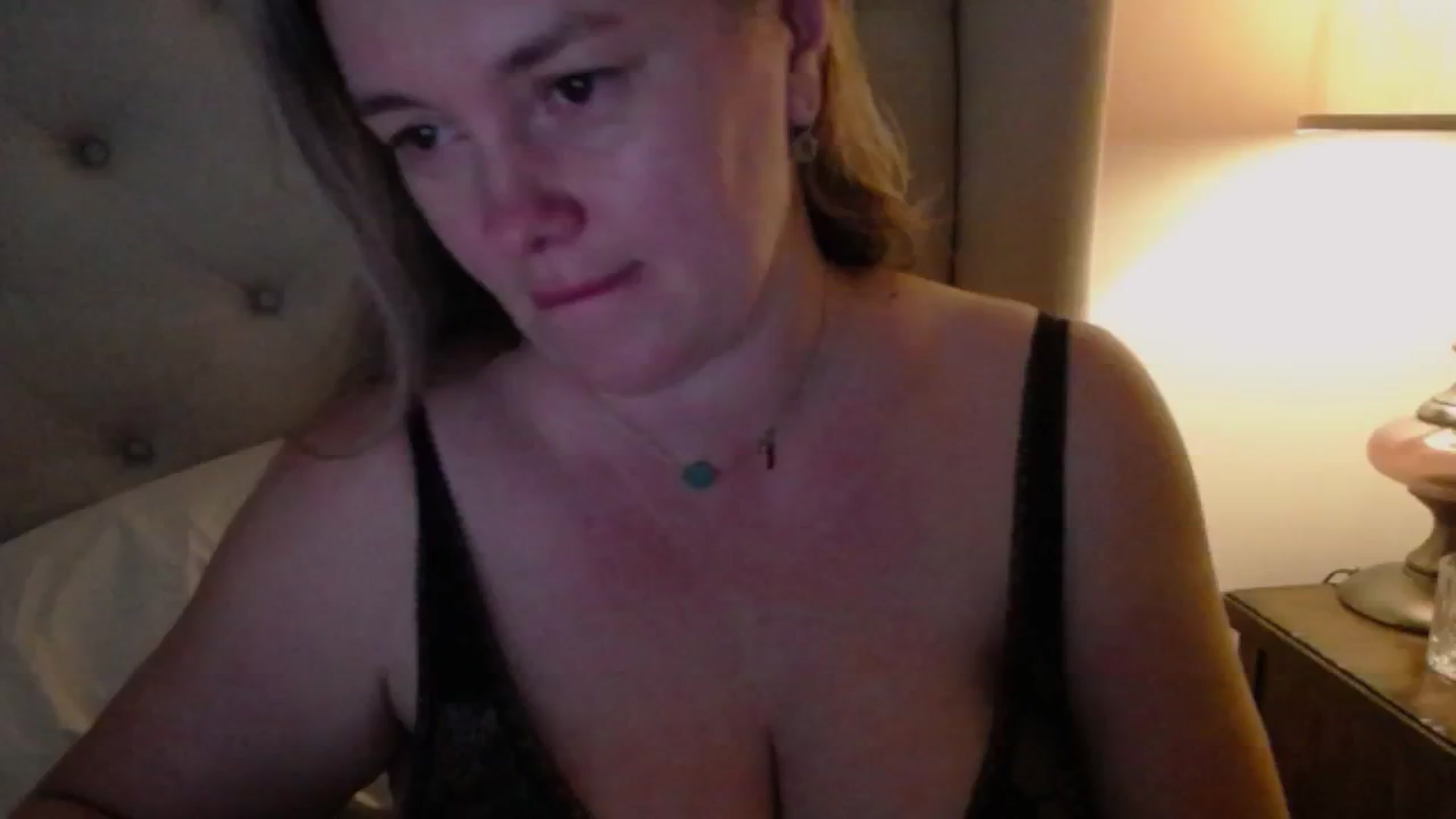 Gallery image thumbnail from J0llye's myfreecams stream on, 11/17/2024, 21:26 image 4 of 20