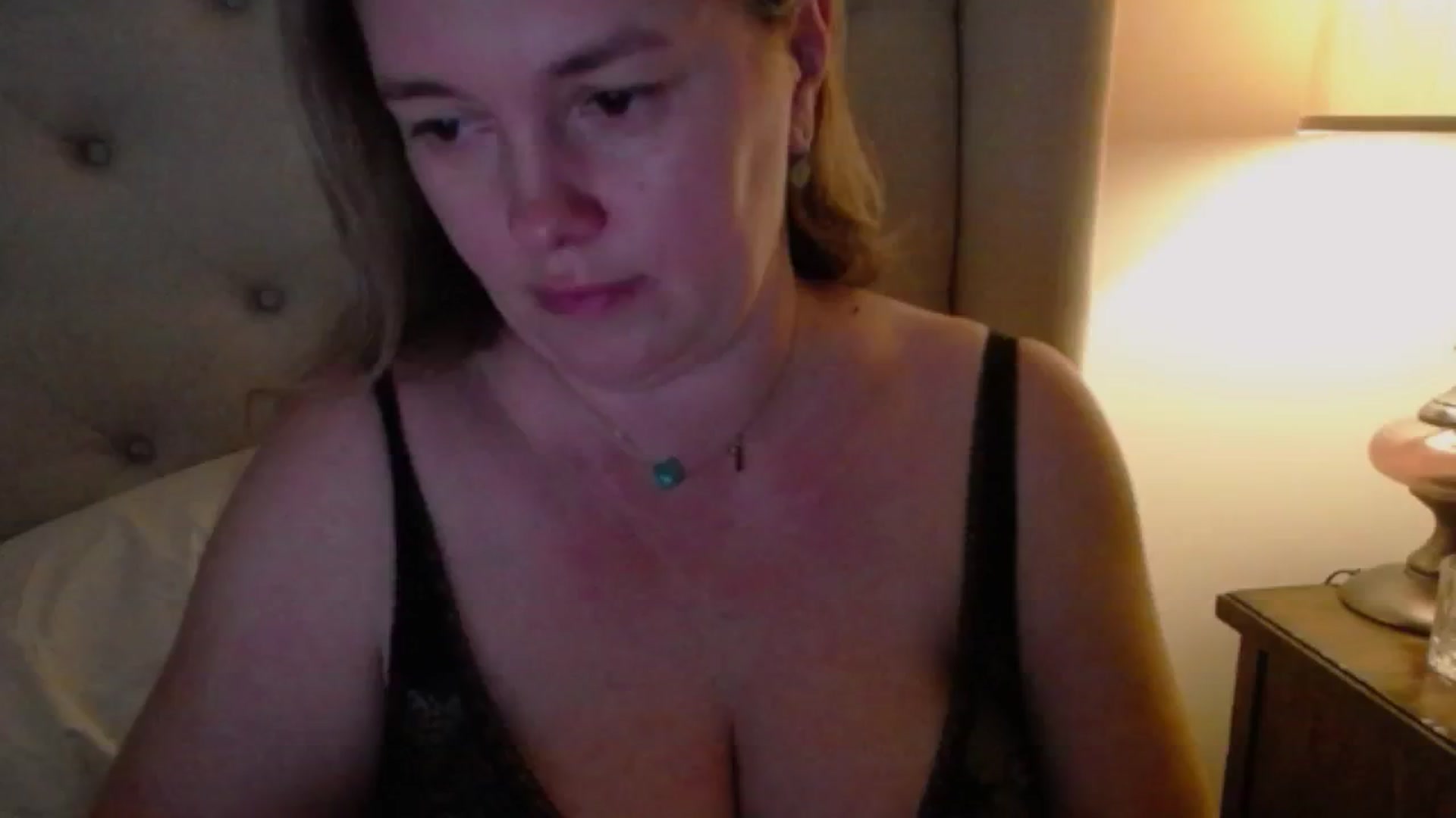 Gallery image thumbnail from J0llye's myfreecams stream on, 11/17/2024, 21:26 image 7 of 20