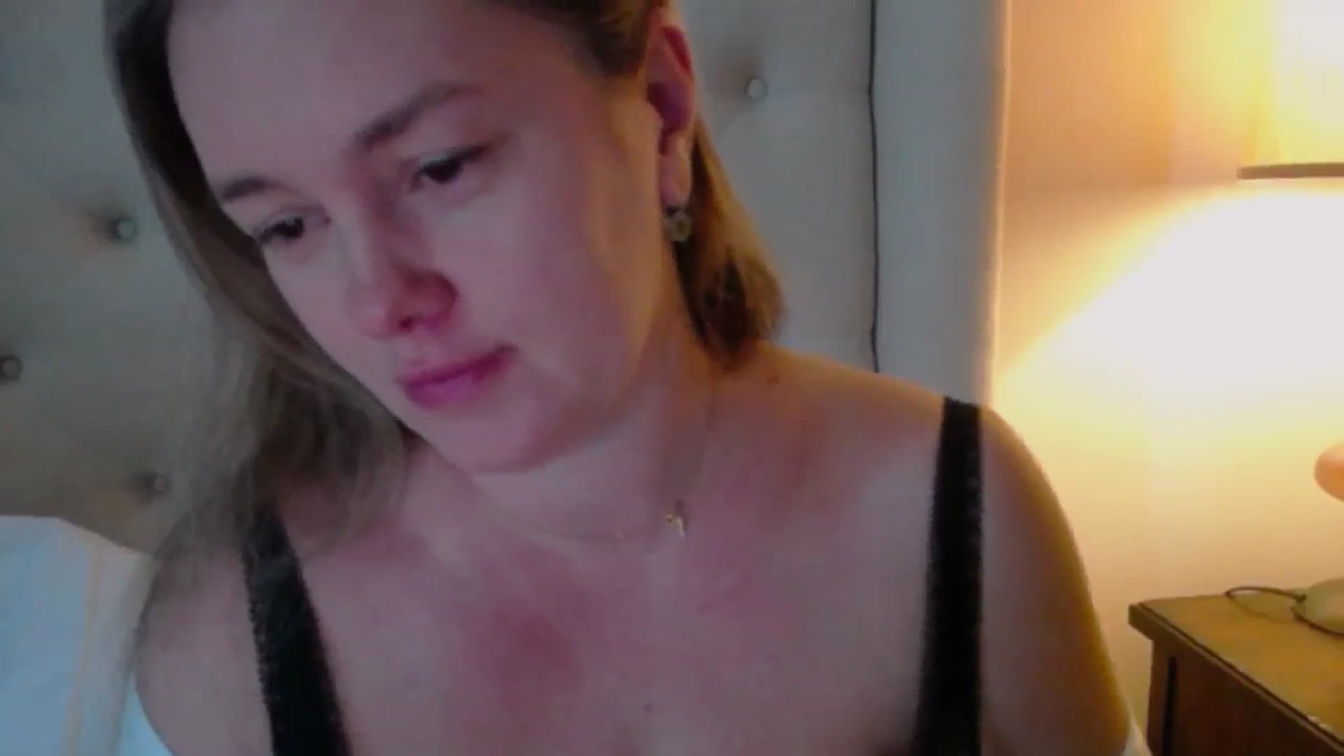 Gallery image thumbnail from J0llye's myfreecams stream on, 11/19/2024, 18:34 image 6 of 20