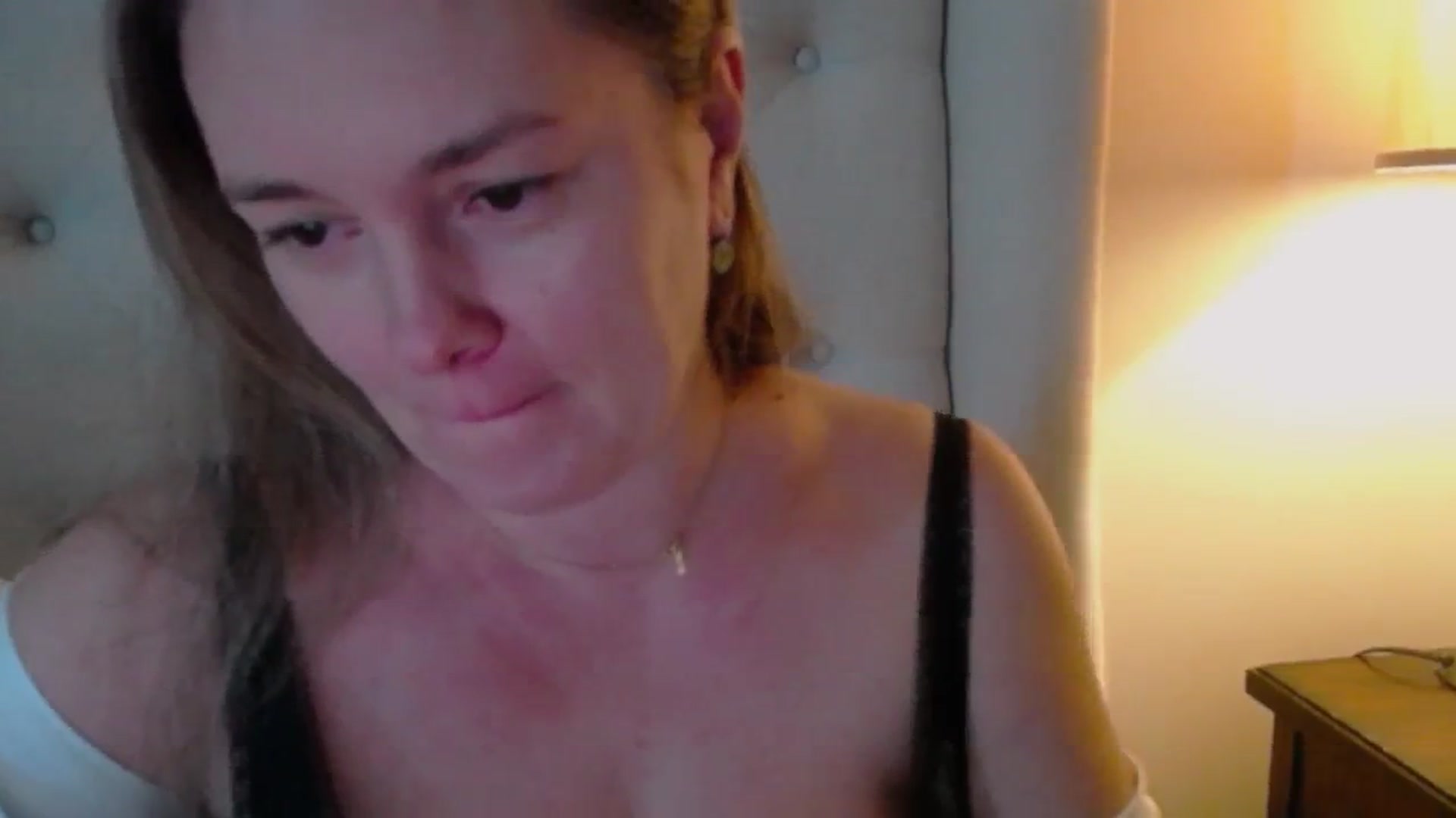 Gallery image thumbnail from J0llye's myfreecams stream on, 11/19/2024, 18:34 image 9 of 20