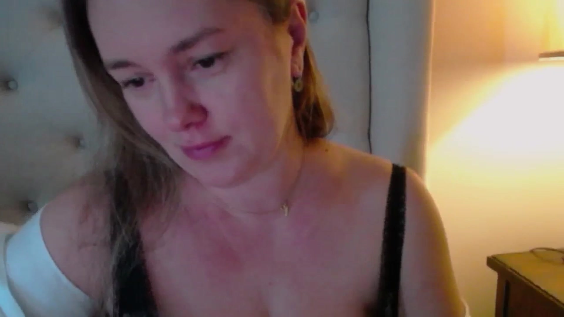 Gallery image thumbnail from J0llye's myfreecams stream on, 11/19/2024, 18:34 image 11 of 20