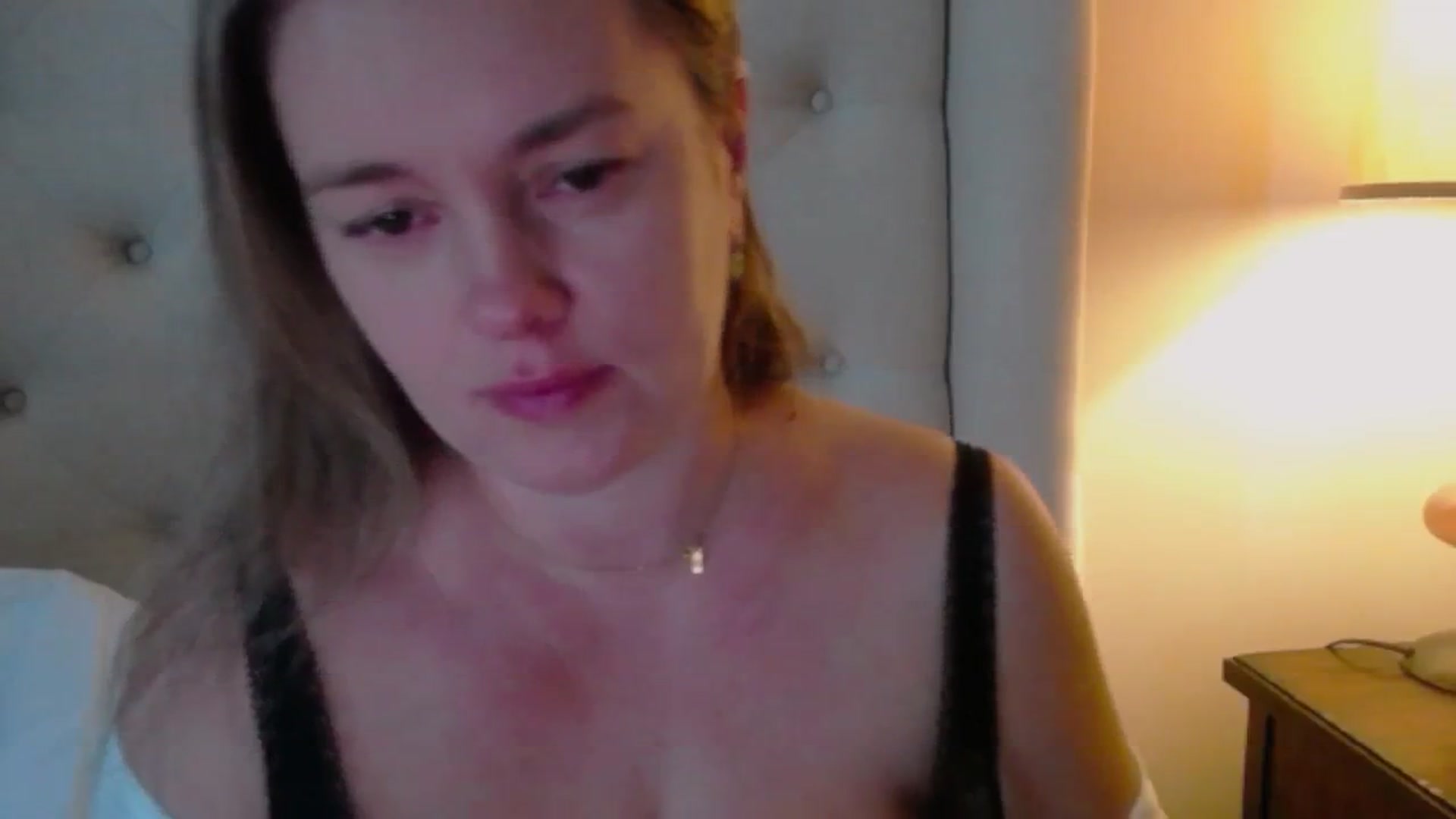 Gallery image thumbnail from J0llye's myfreecams stream on, 11/19/2024, 18:34 image 7 of 20