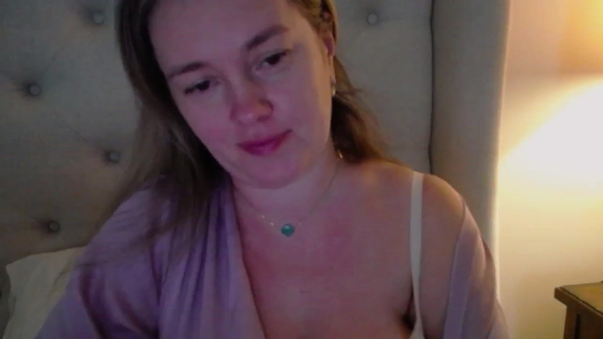 Gallery image thumbnail from J0llye's myfreecams stream on, 11/20/2024, 17:52 image 16 of 20
