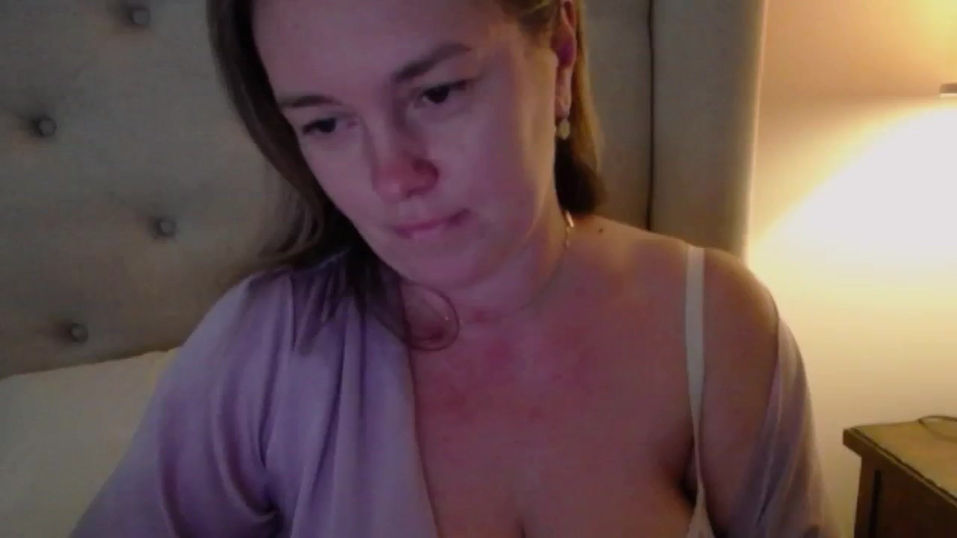 Gallery image thumbnail from J0llye's myfreecams stream on, 11/20/2024, 20:52 image 3 of 20