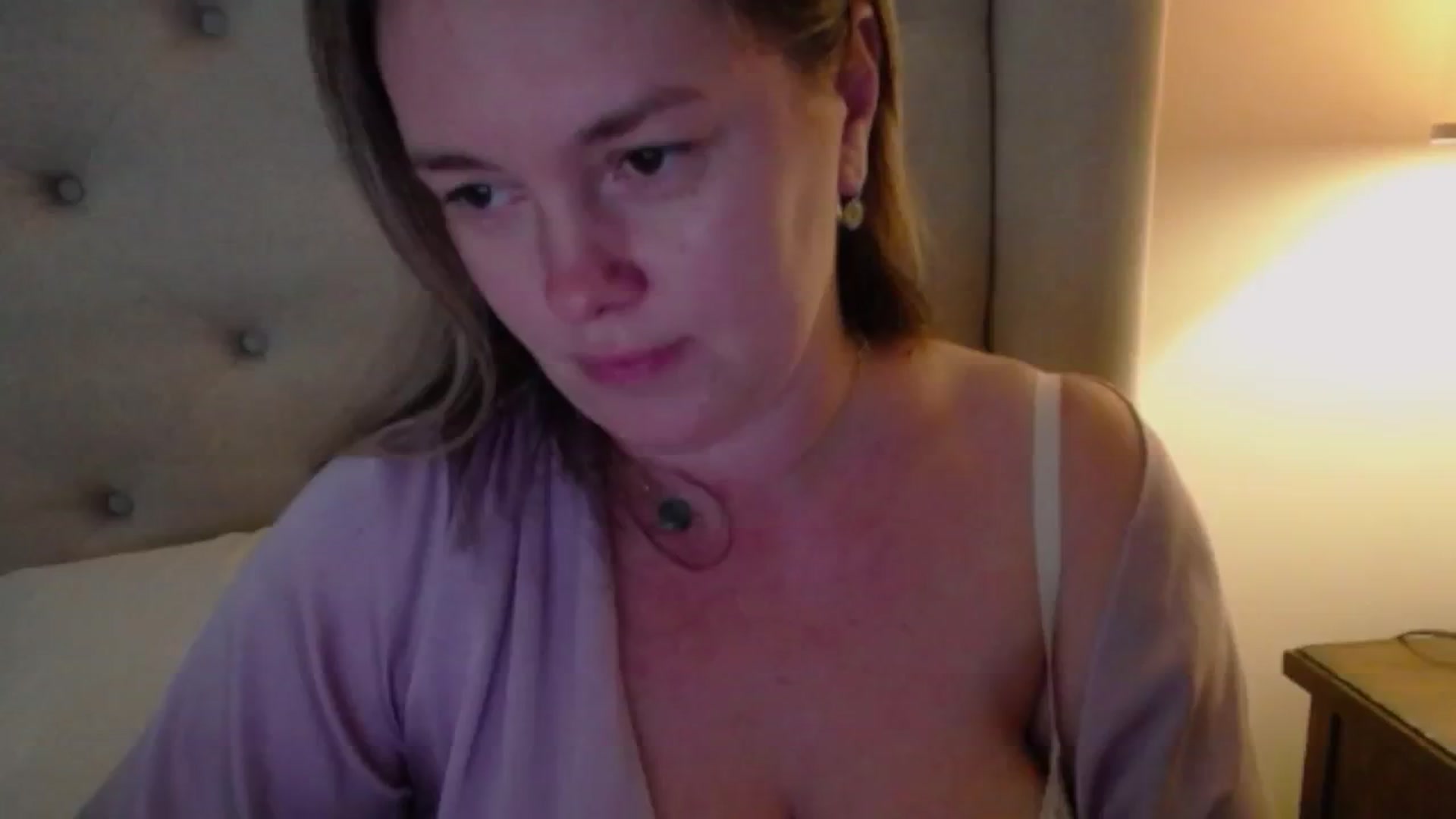 Gallery image thumbnail from J0llye's myfreecams stream on, 11/20/2024, 20:52 image 4 of 20