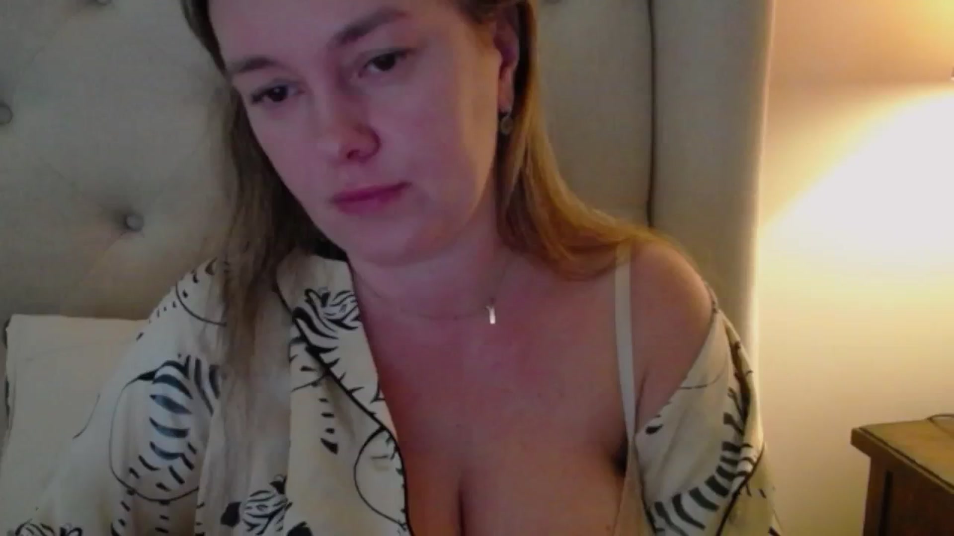 Gallery image thumbnail from J0llye's myfreecams stream on, 11/21/2024, 16:48 image 15 of 20