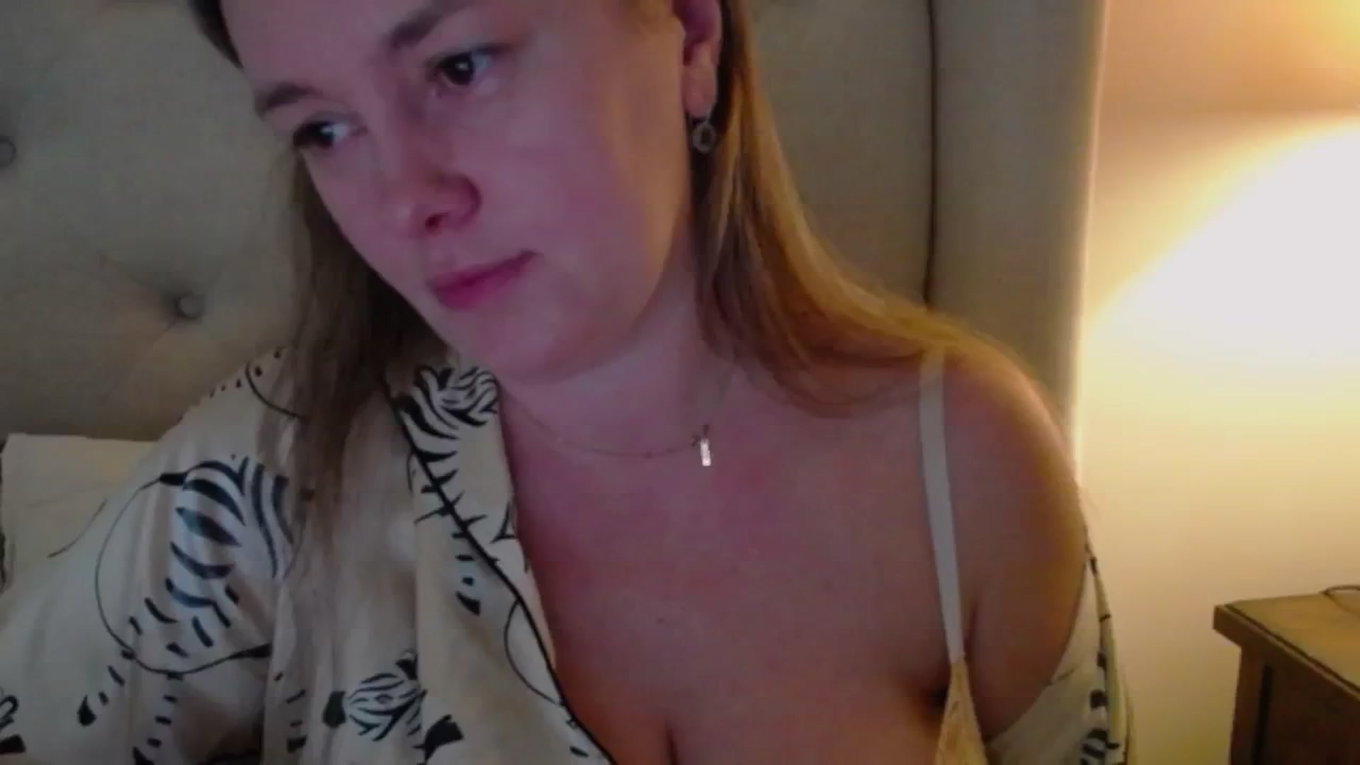 Gallery image thumbnail from J0llye's myfreecams stream on, 11/21/2024, 16:48 image 17 of 20