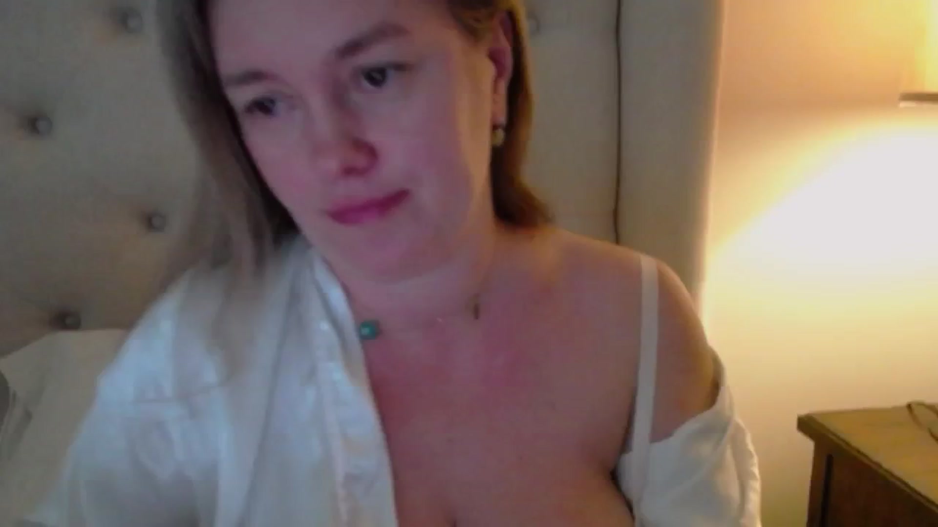 Gallery image thumbnail from J0llye's myfreecams stream on, 11/22/2024, 17:17 image 5 of 20