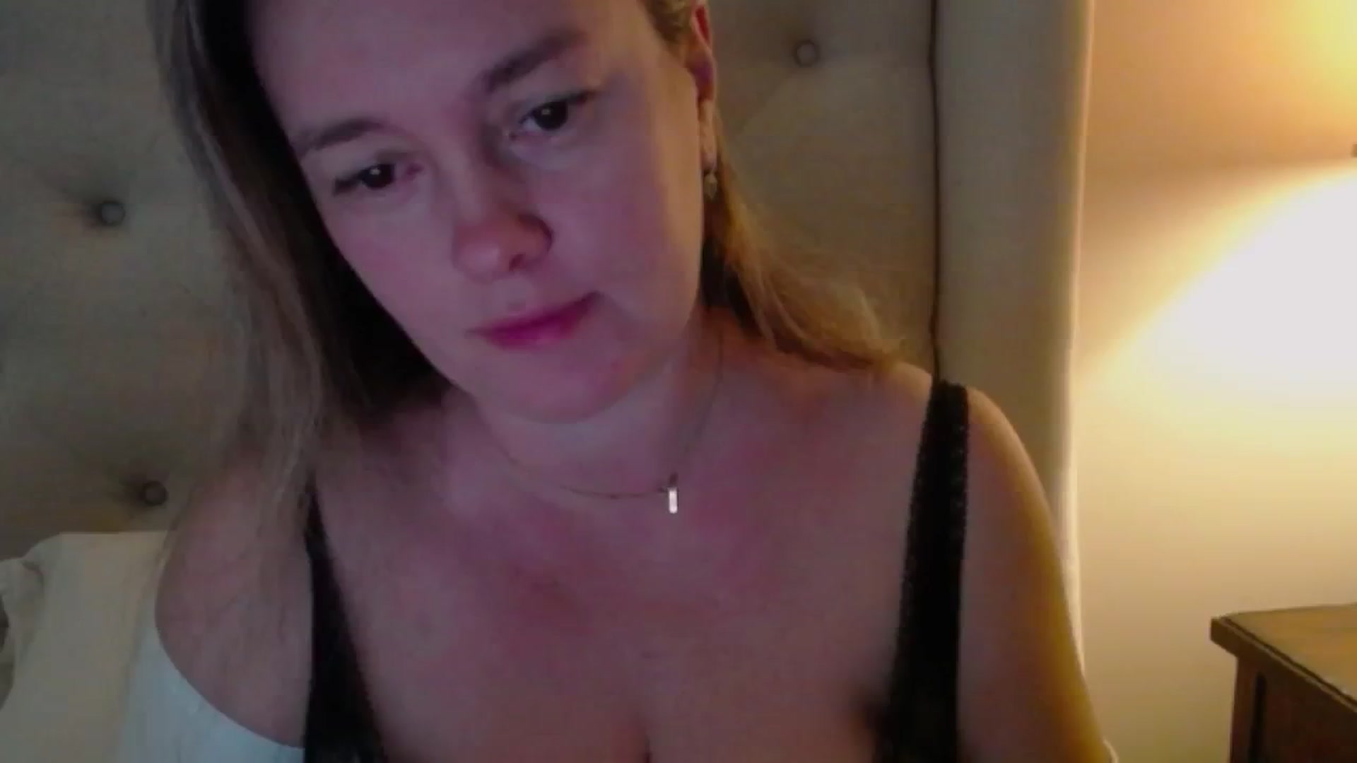 Gallery image thumbnail from J0llye's myfreecams stream on, 11/24/2024, 17:21 image 8 of 20