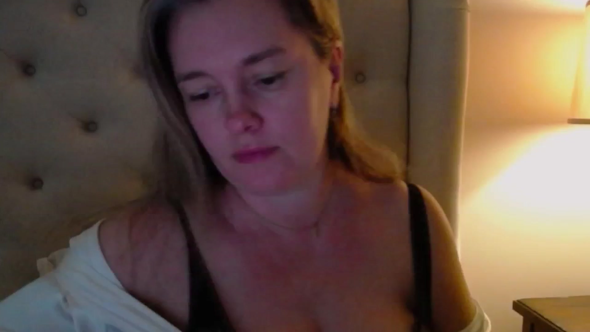 Gallery image thumbnail from J0llye's myfreecams stream on, 11/24/2024, 17:21 image 13 of 20