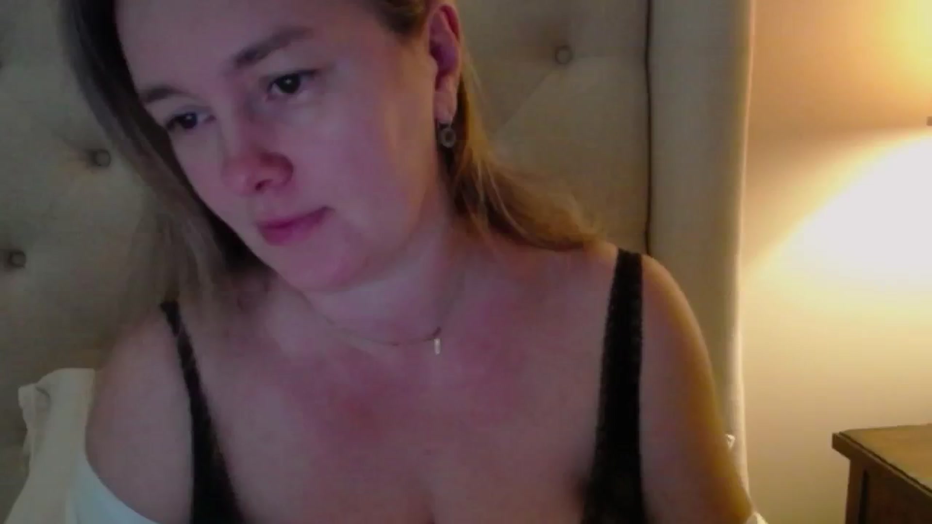 Gallery image thumbnail from J0llye's myfreecams stream on, 11/24/2024, 17:21 image 4 of 20