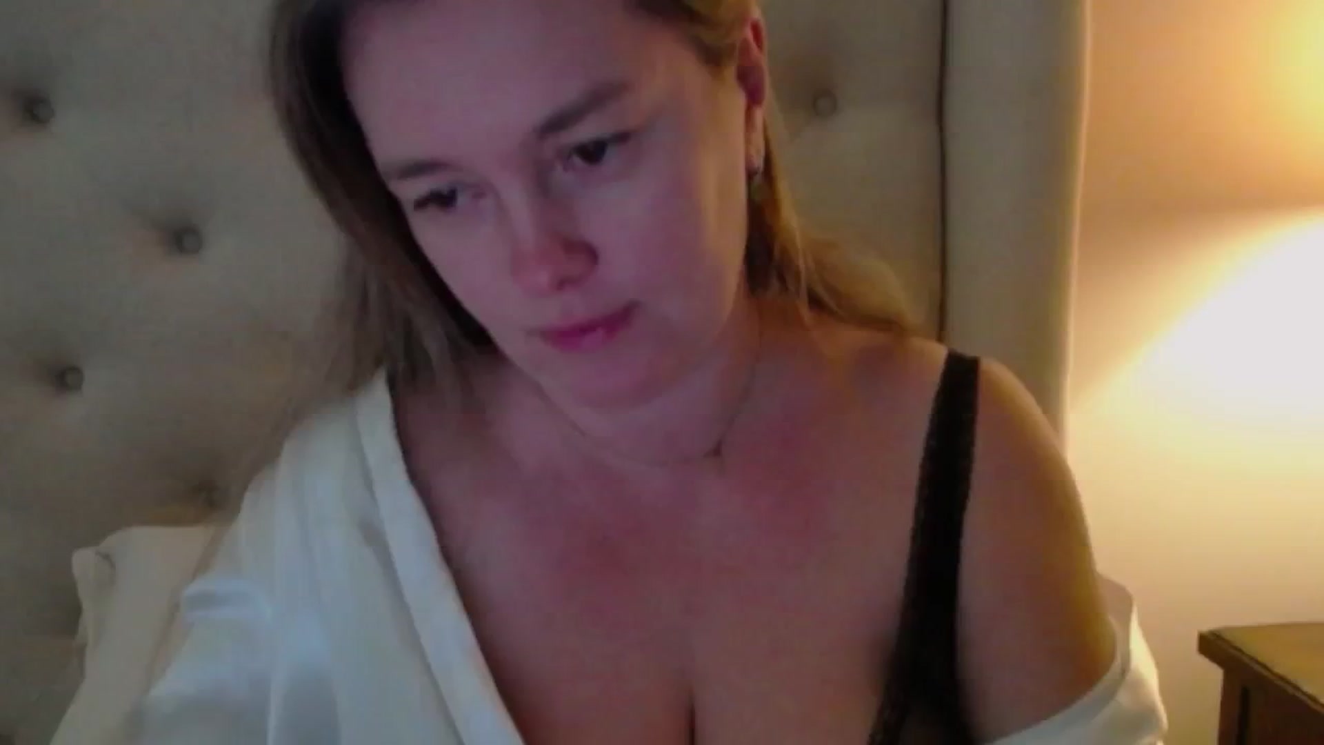 Gallery image thumbnail from J0llye's myfreecams stream on, 11/24/2024, 17:21 image 1 of 20