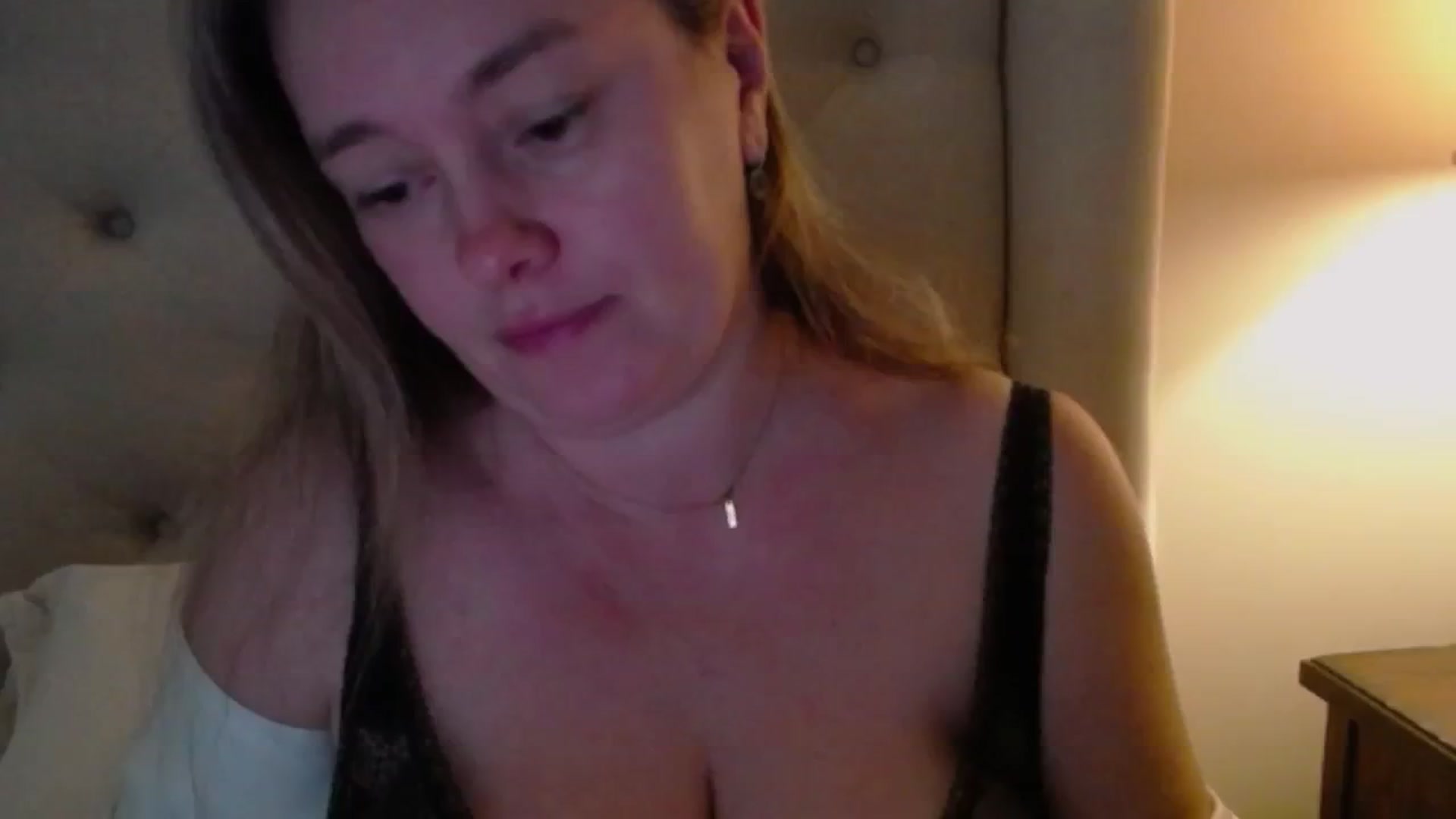 Gallery image thumbnail from J0llye's myfreecams stream on, 11/24/2024, 17:21 image 12 of 20