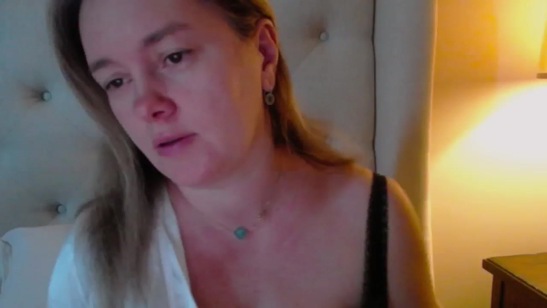 Gallery image thumbnail from J0llye's myfreecams stream on, 11/24/2024, 17:21 image 18 of 20