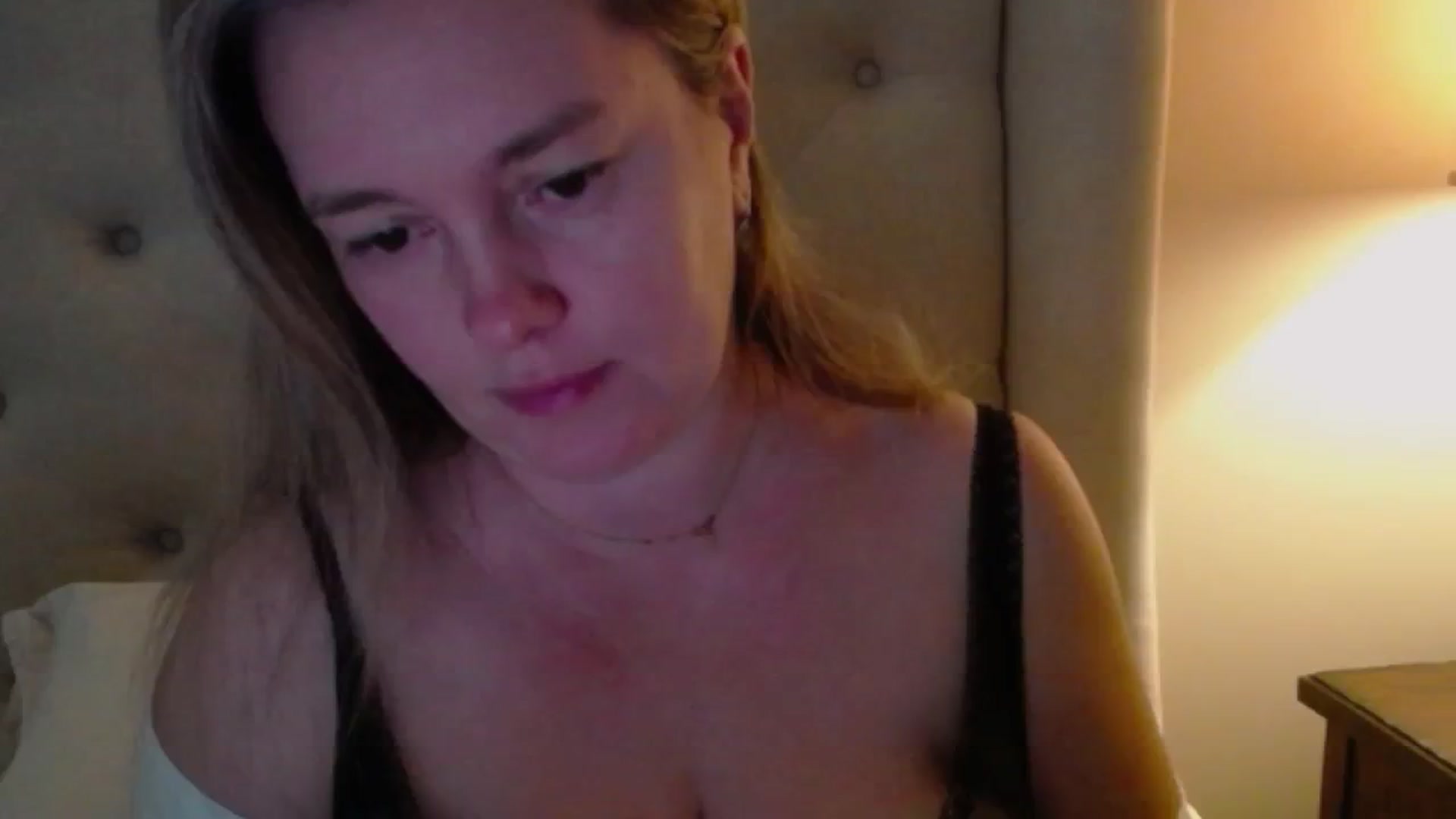 Gallery image thumbnail from J0llye's myfreecams stream on, 11/24/2024, 17:21 image 11 of 20