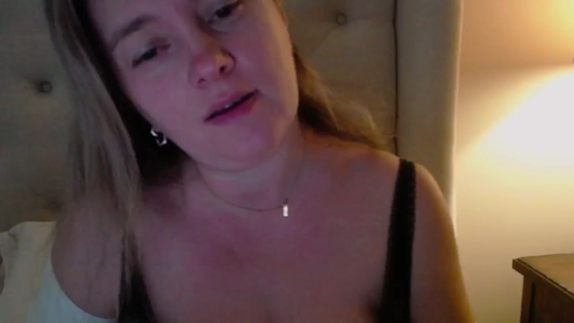Gallery image thumbnail from J0llye's myfreecams stream on, 11/24/2024, 17:21 image 10 of 20
