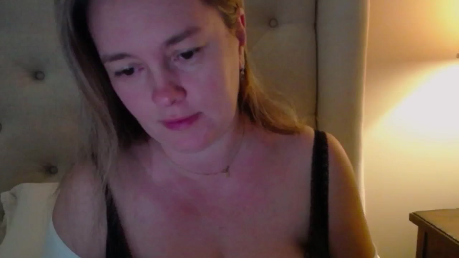 Gallery image thumbnail from J0llye's myfreecams stream on, 11/24/2024, 17:21 image 9 of 20