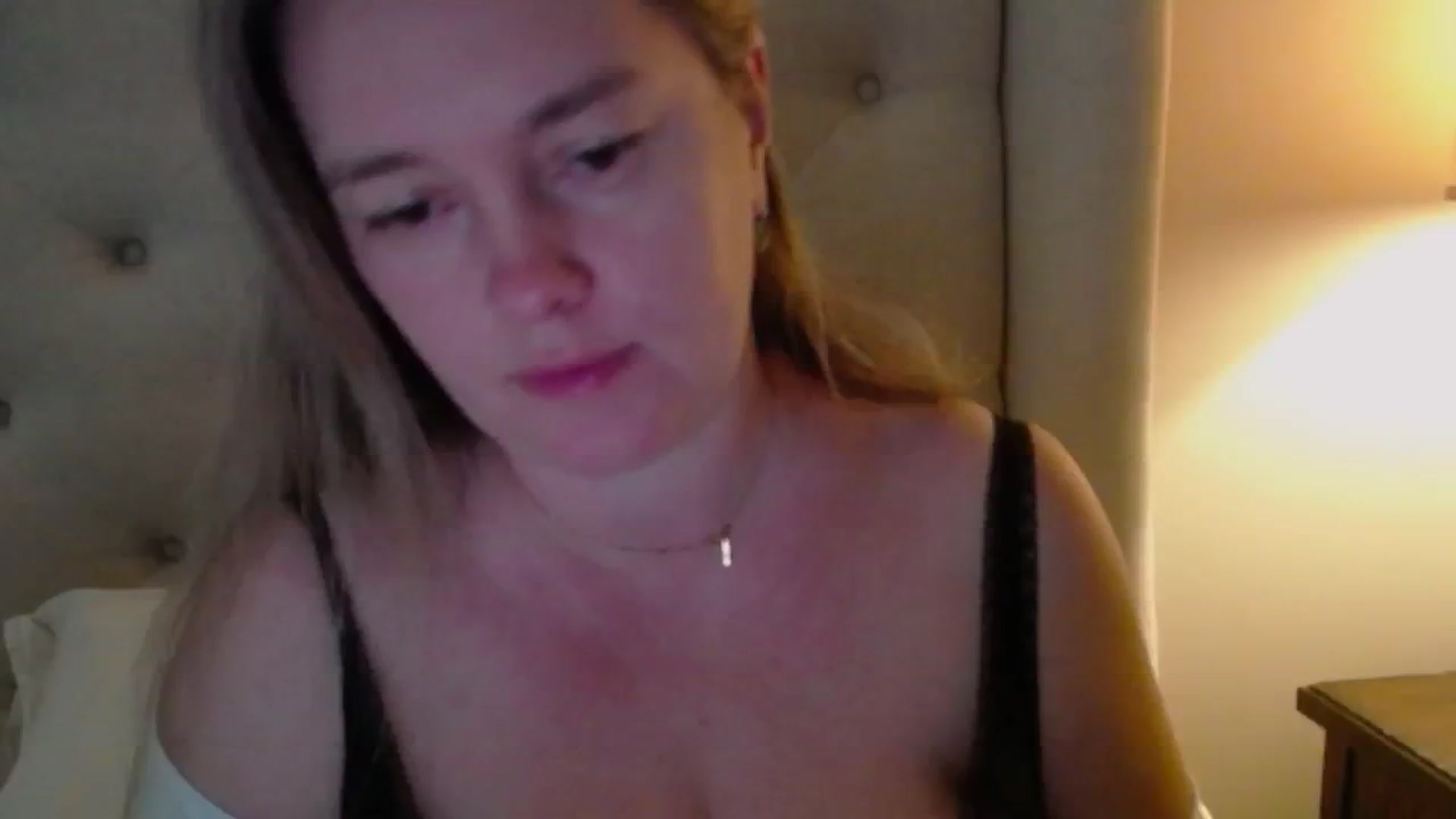 Gallery image thumbnail from J0llye's myfreecams stream on, 11/24/2024, 17:21 image 7 of 20