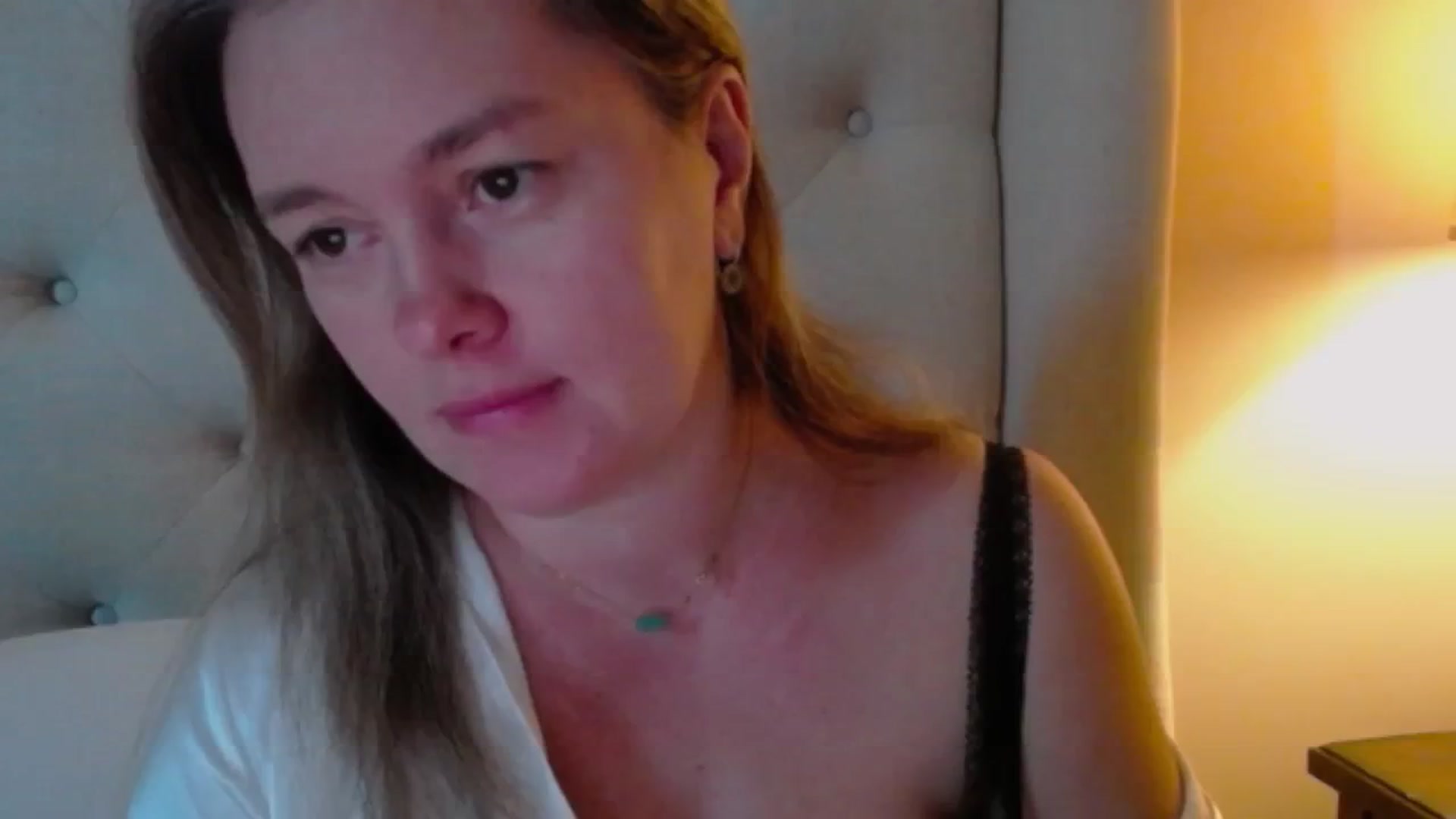 Gallery image thumbnail from J0llye's myfreecams stream on, 11/24/2024, 17:21 image 19 of 20