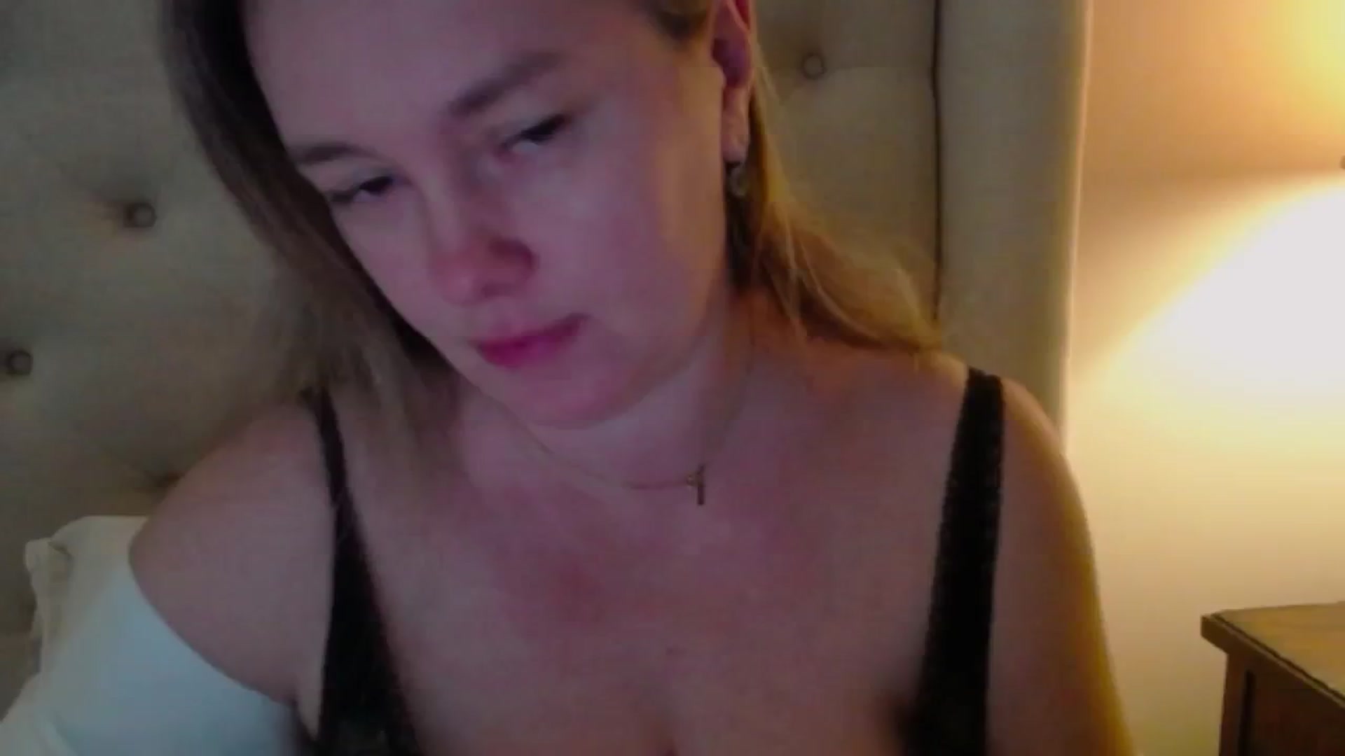 Gallery image thumbnail from J0llye's myfreecams stream on, 11/24/2024, 17:21 image 5 of 20