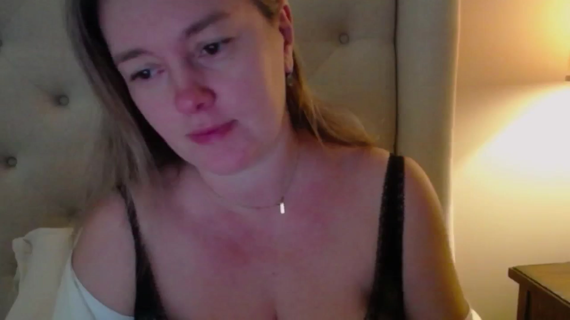 Gallery image thumbnail from J0llye's myfreecams stream on, 11/24/2024, 17:21 image 3 of 20