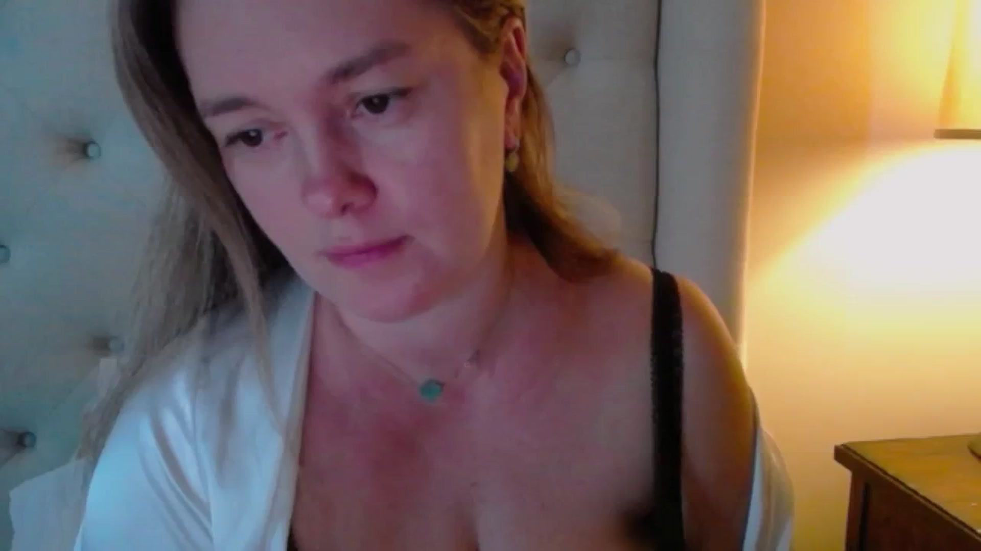 Gallery image thumbnail from J0llye's myfreecams stream on, 11/24/2024, 17:40 image 17 of 20