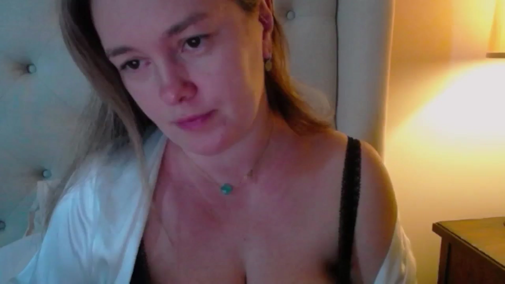 Gallery image thumbnail from J0llye's myfreecams stream on, 11/24/2024, 17:40 image 19 of 20