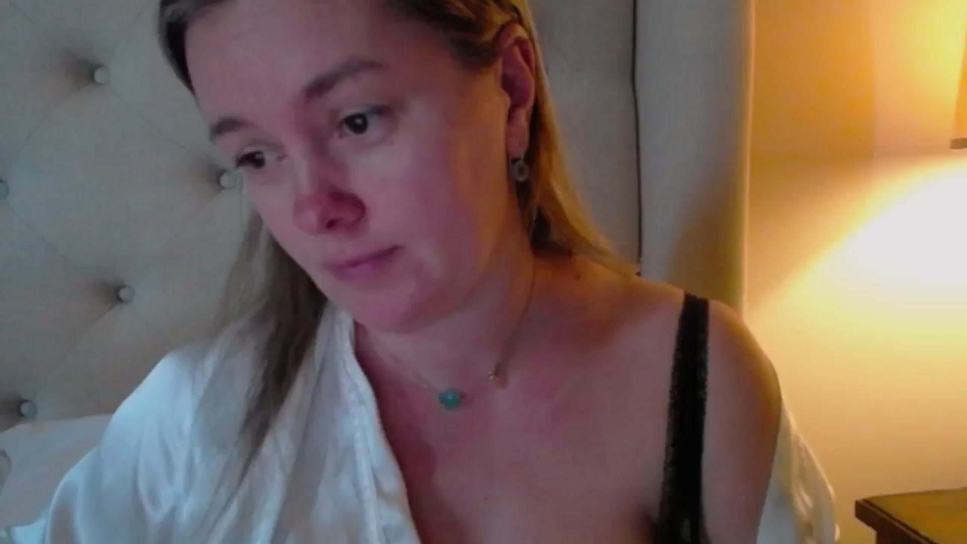 Gallery image thumbnail from J0llye's myfreecams stream on, 11/24/2024, 21:30 image 10 of 20