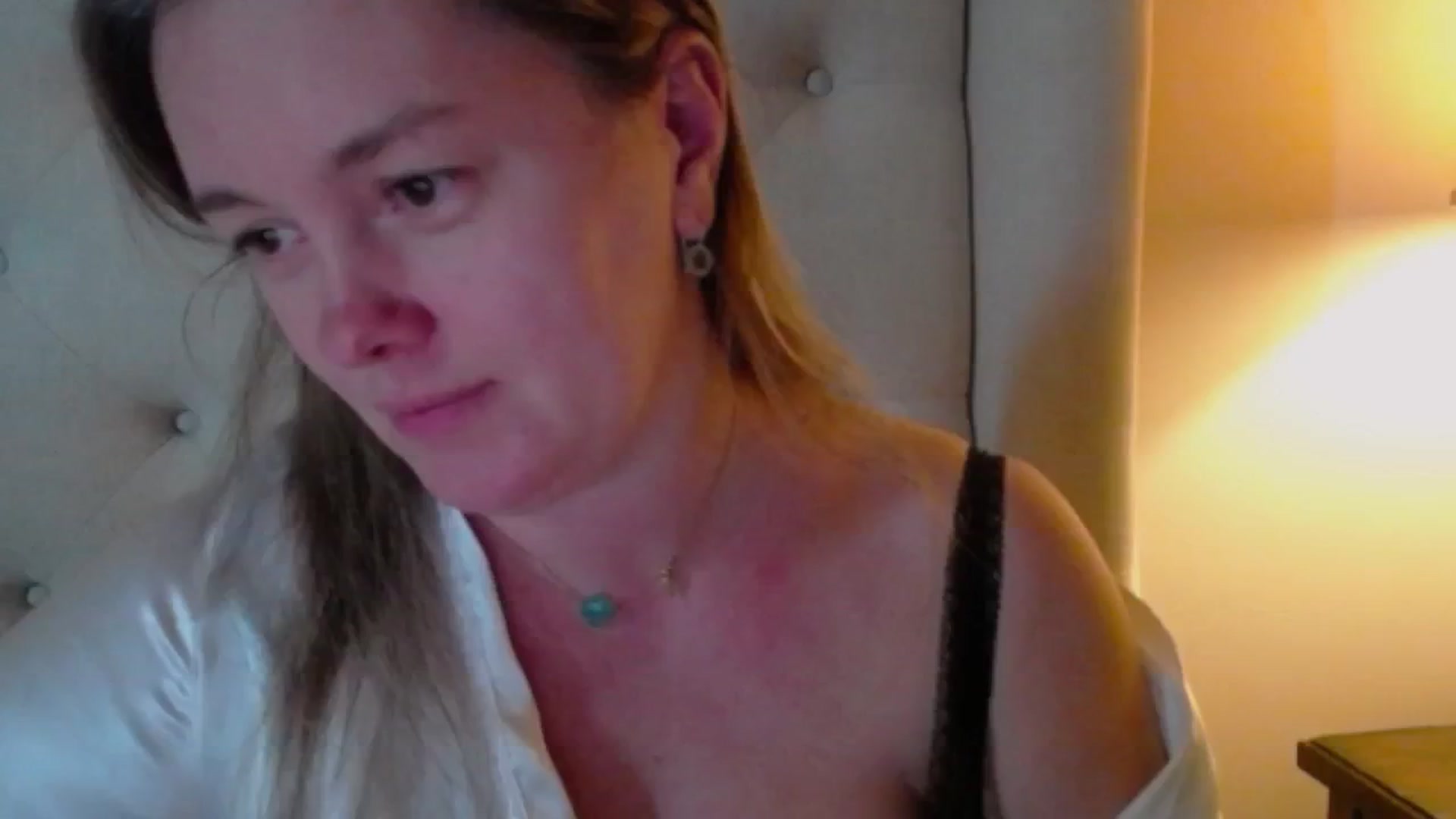 Gallery image thumbnail from J0llye's myfreecams stream on, 11/24/2024, 21:30 image 17 of 20
