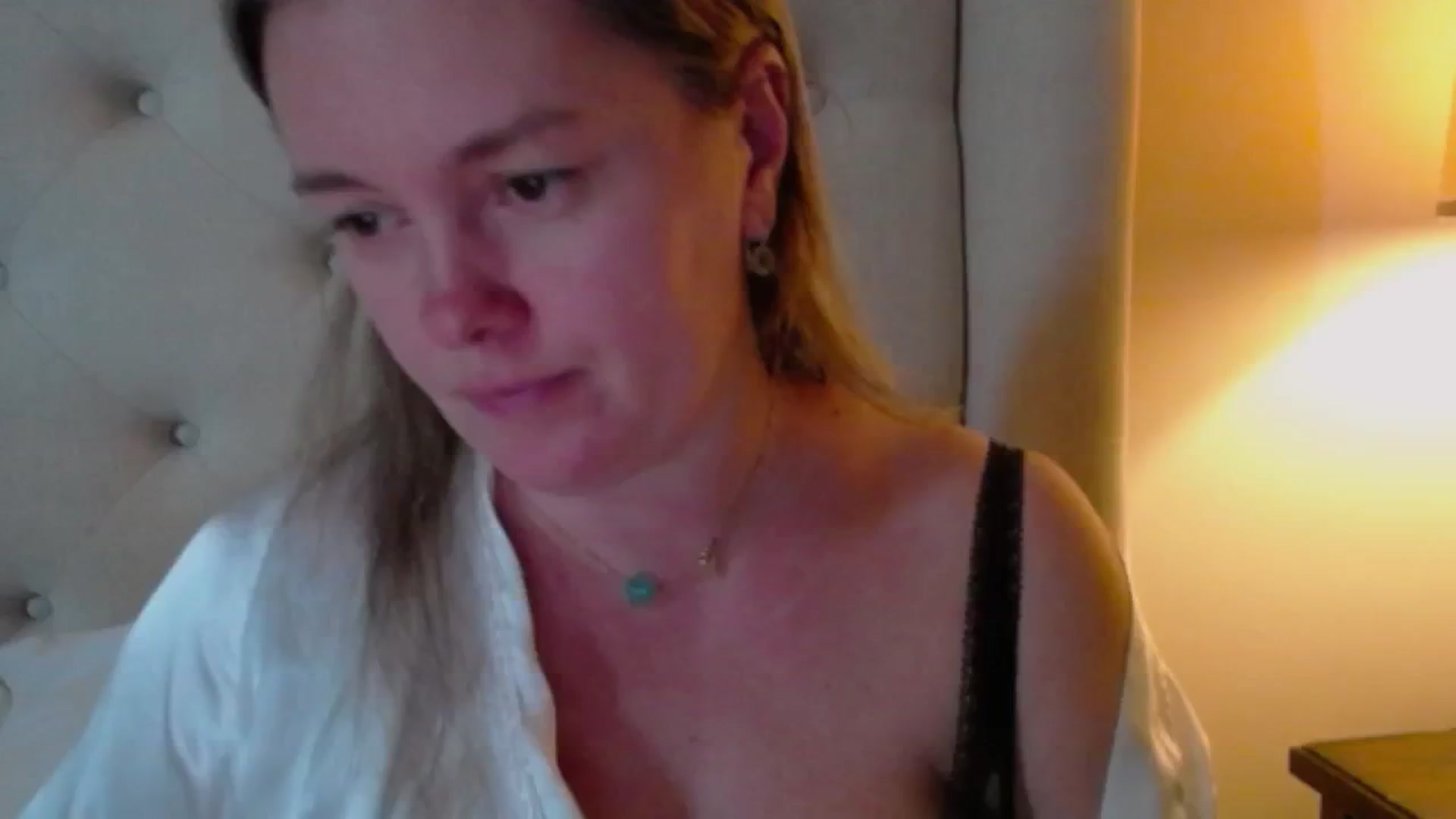 Gallery image thumbnail from J0llye's myfreecams stream on, 11/24/2024, 21:30 image 13 of 20