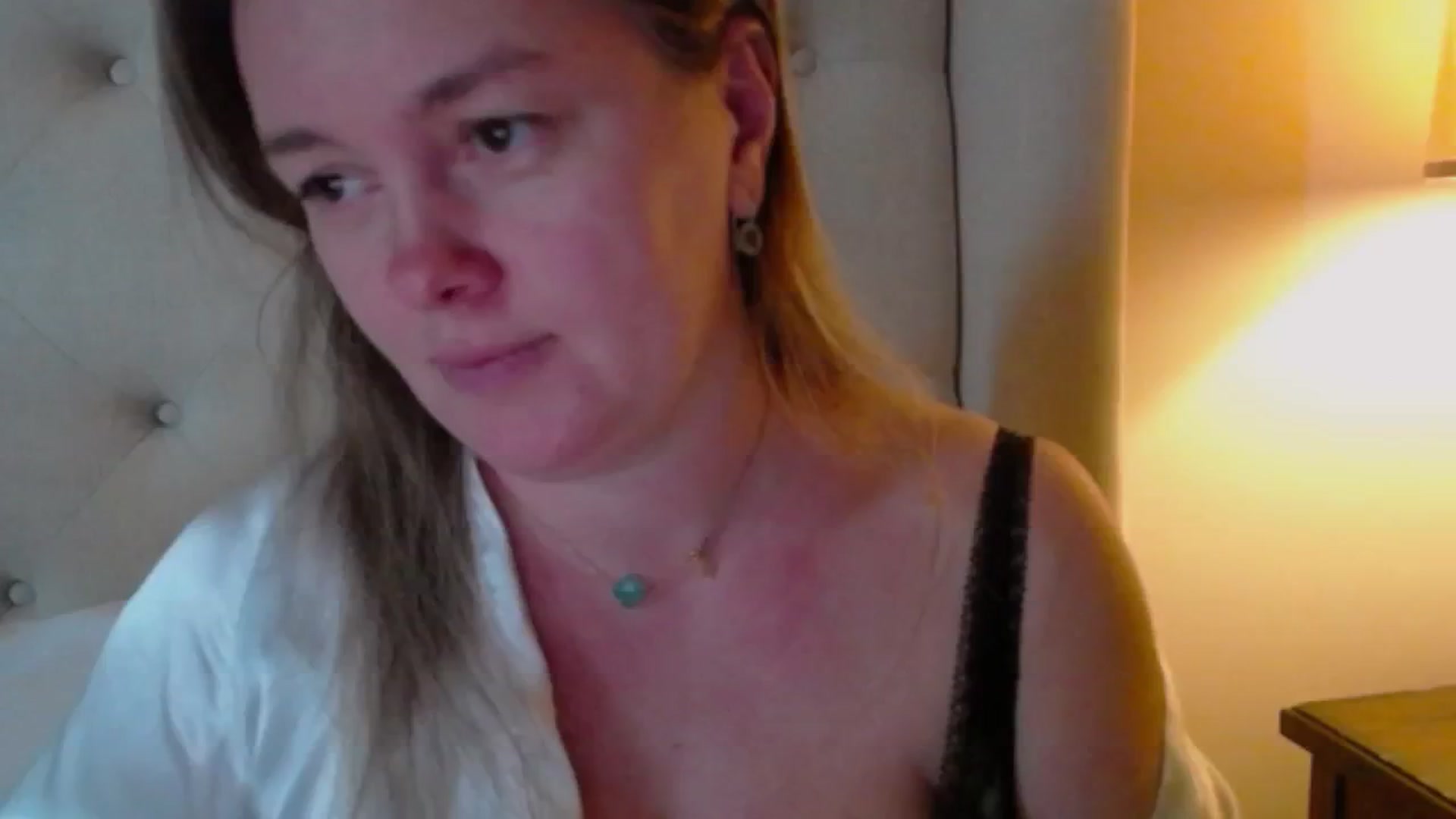 Gallery image thumbnail from J0llye's myfreecams stream on, 11/24/2024, 21:30 image 19 of 20
