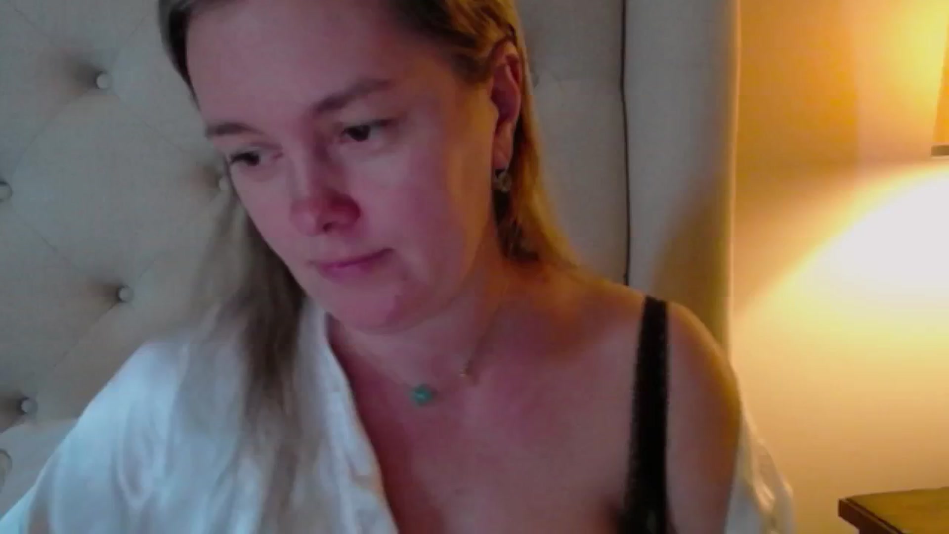 Gallery image thumbnail from J0llye's myfreecams stream on, 11/24/2024, 21:30 image 12 of 20