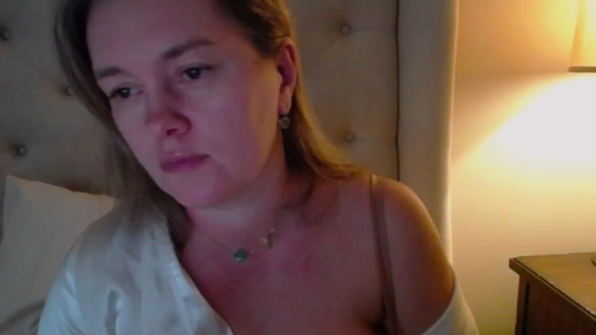 Gallery image thumbnail from J0llye's myfreecams stream on, 11/25/2024, 20:25 image 10 of 20