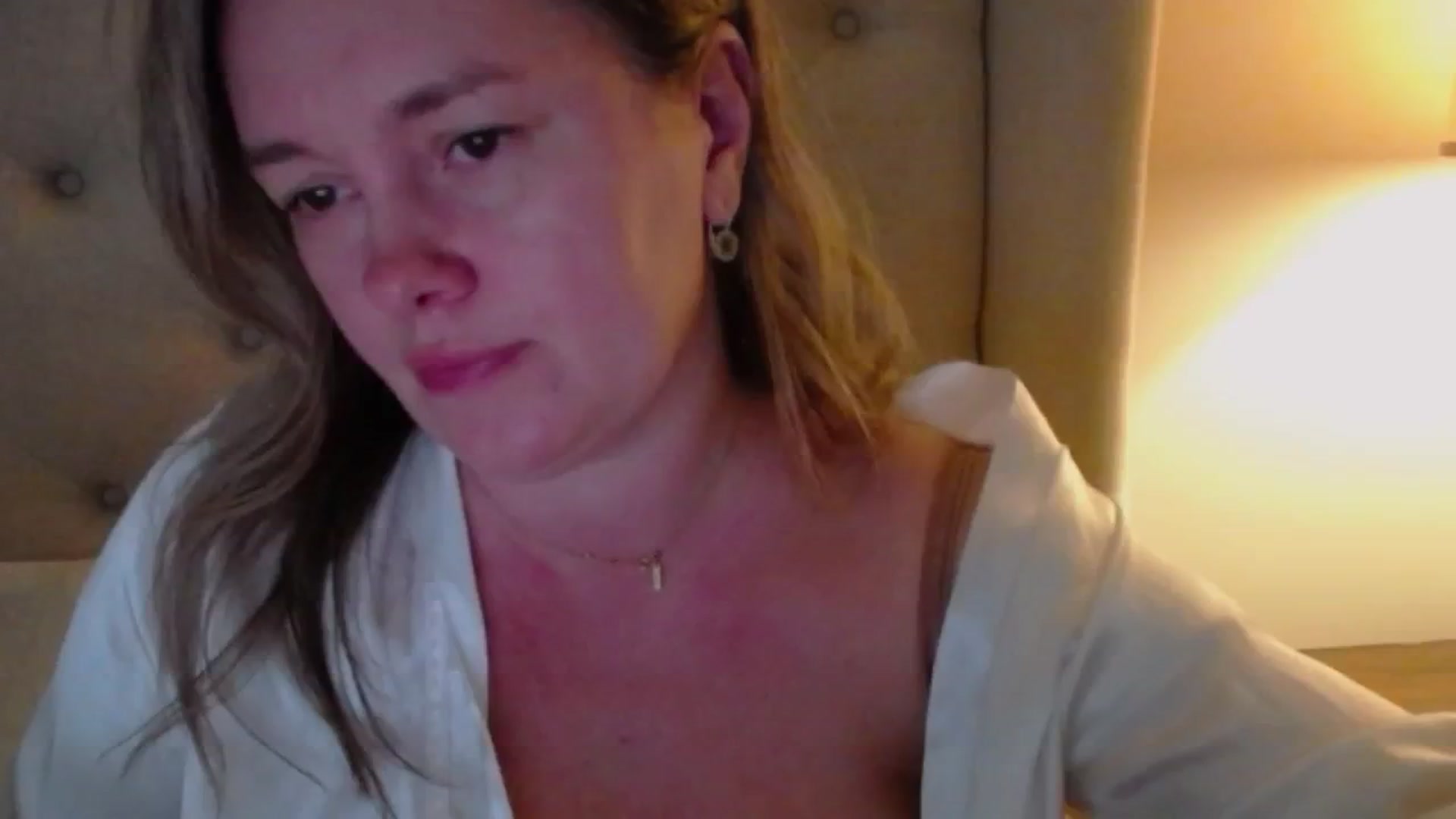 Gallery image thumbnail from J0llye's myfreecams stream on, 11/28/2024, 21:10 image 17 of 20