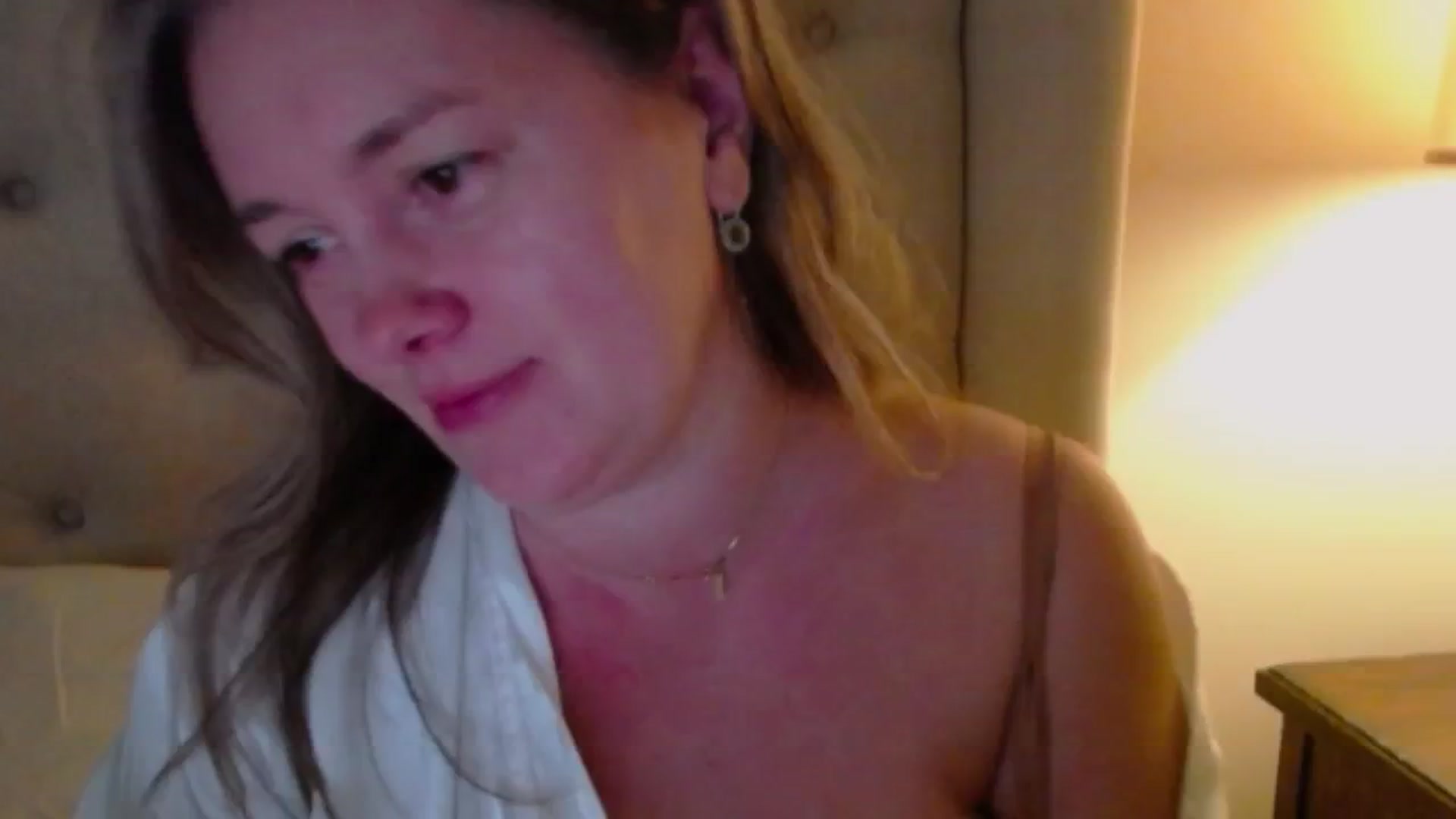 Gallery image thumbnail from J0llye's myfreecams stream on, 11/28/2024, 21:10 image 15 of 20